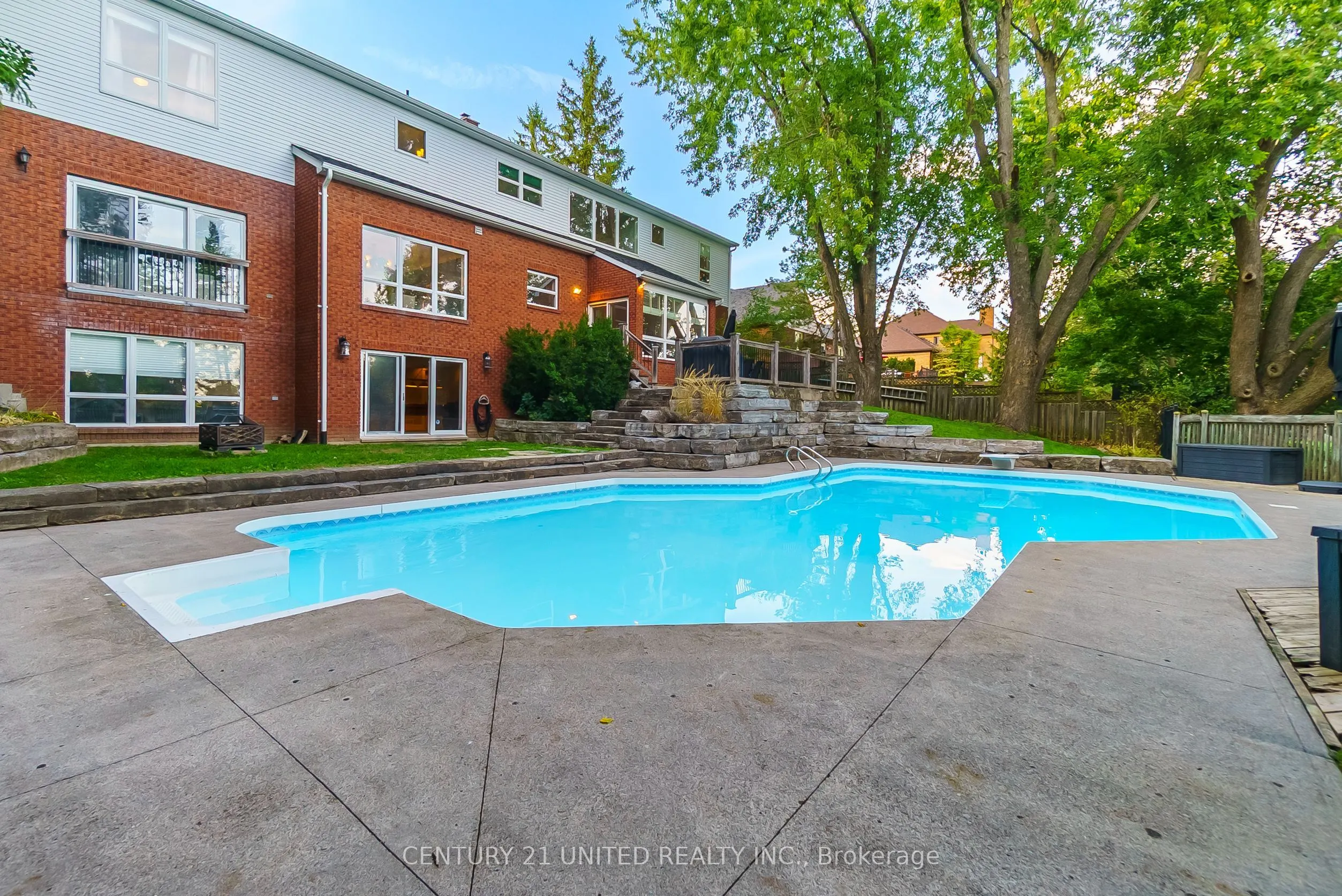 1542 Champlain Drive