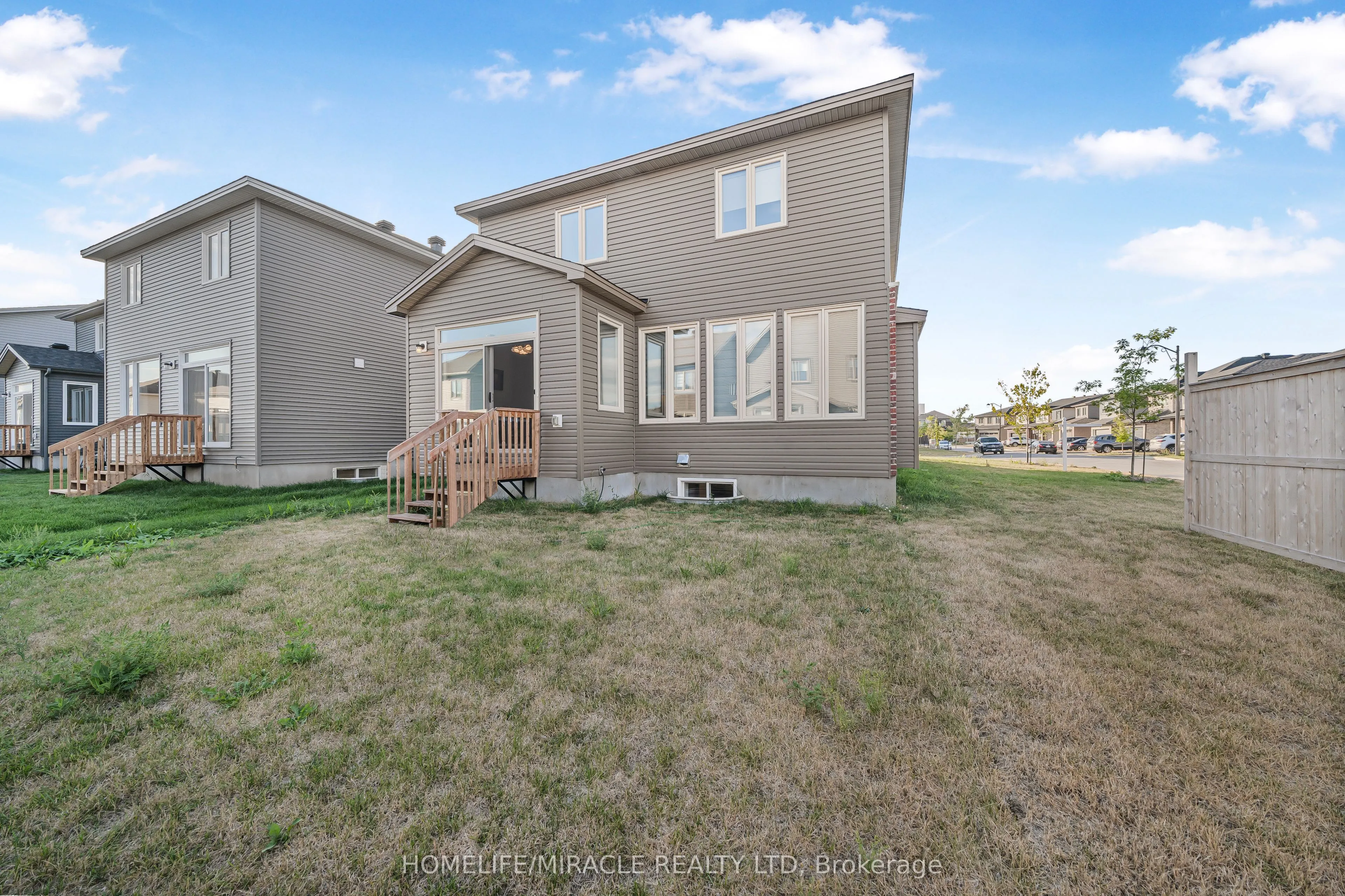 896 Sendero Way