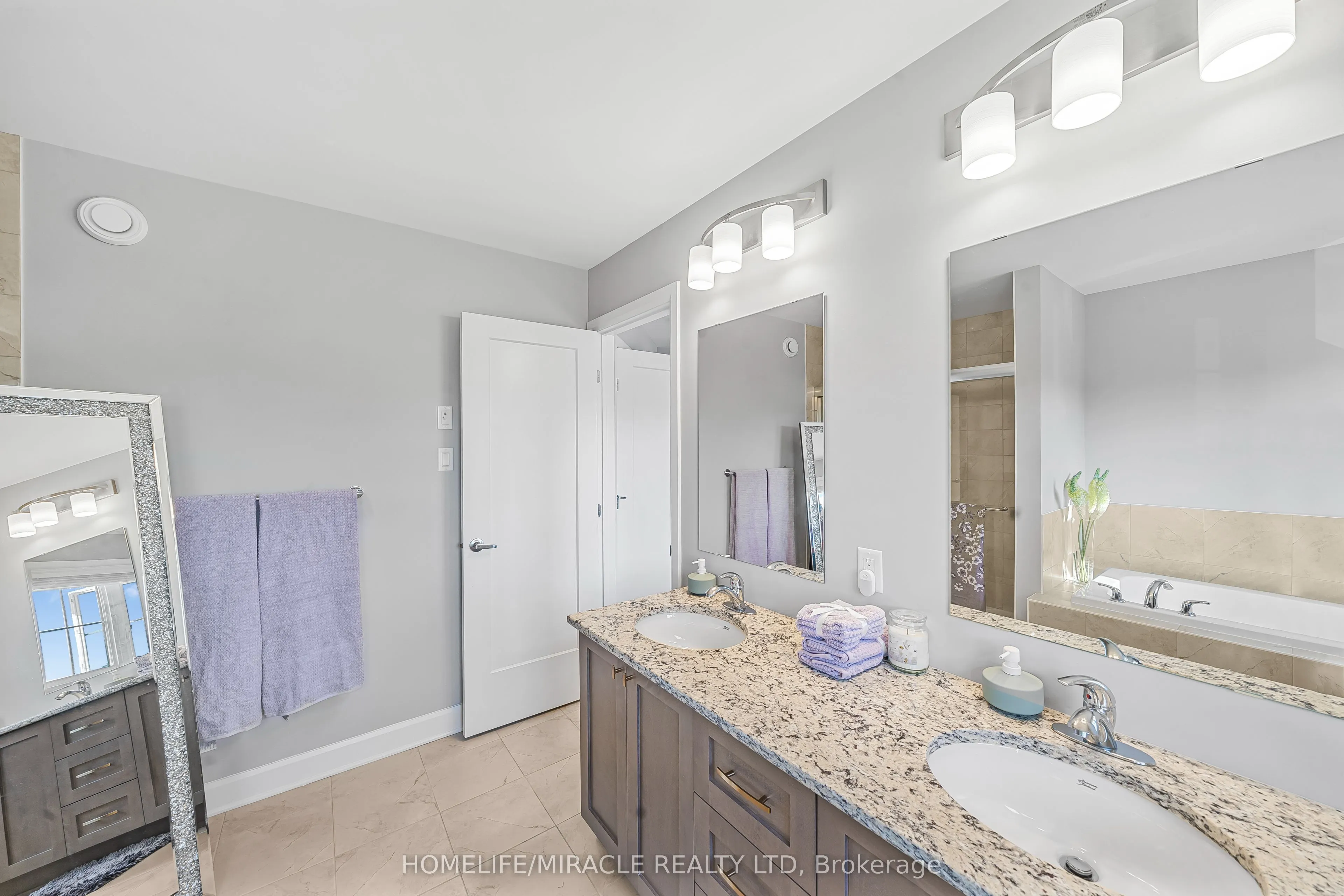 896 Sendero Way