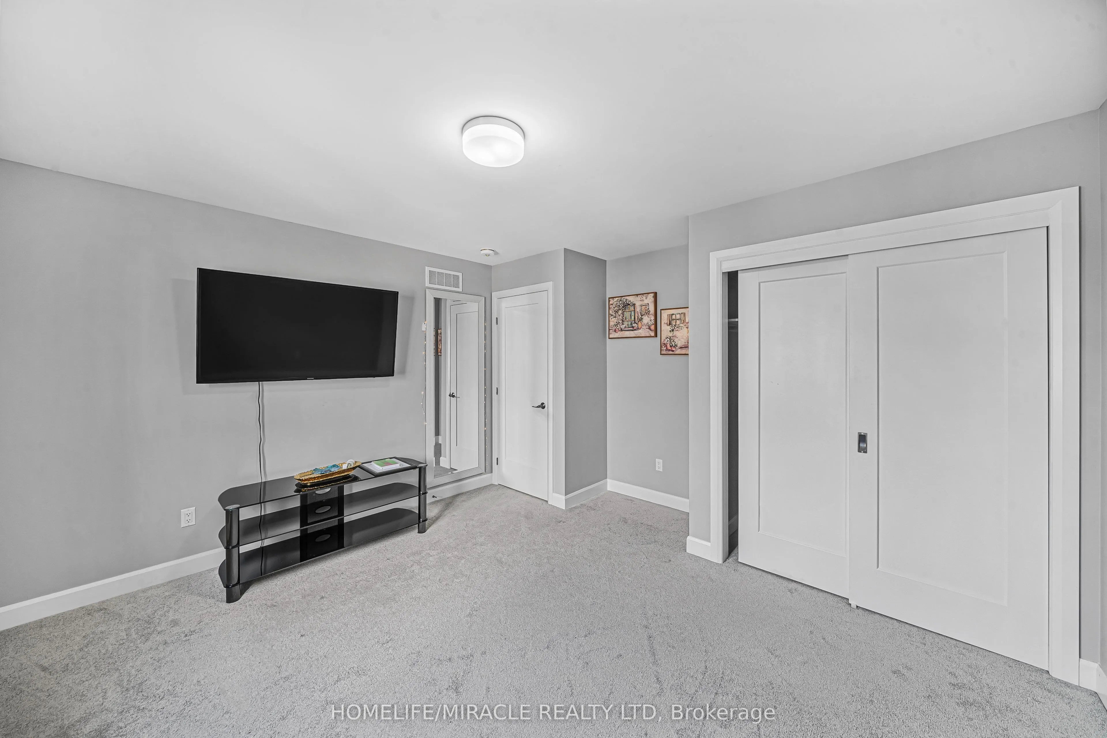 896 Sendero Way