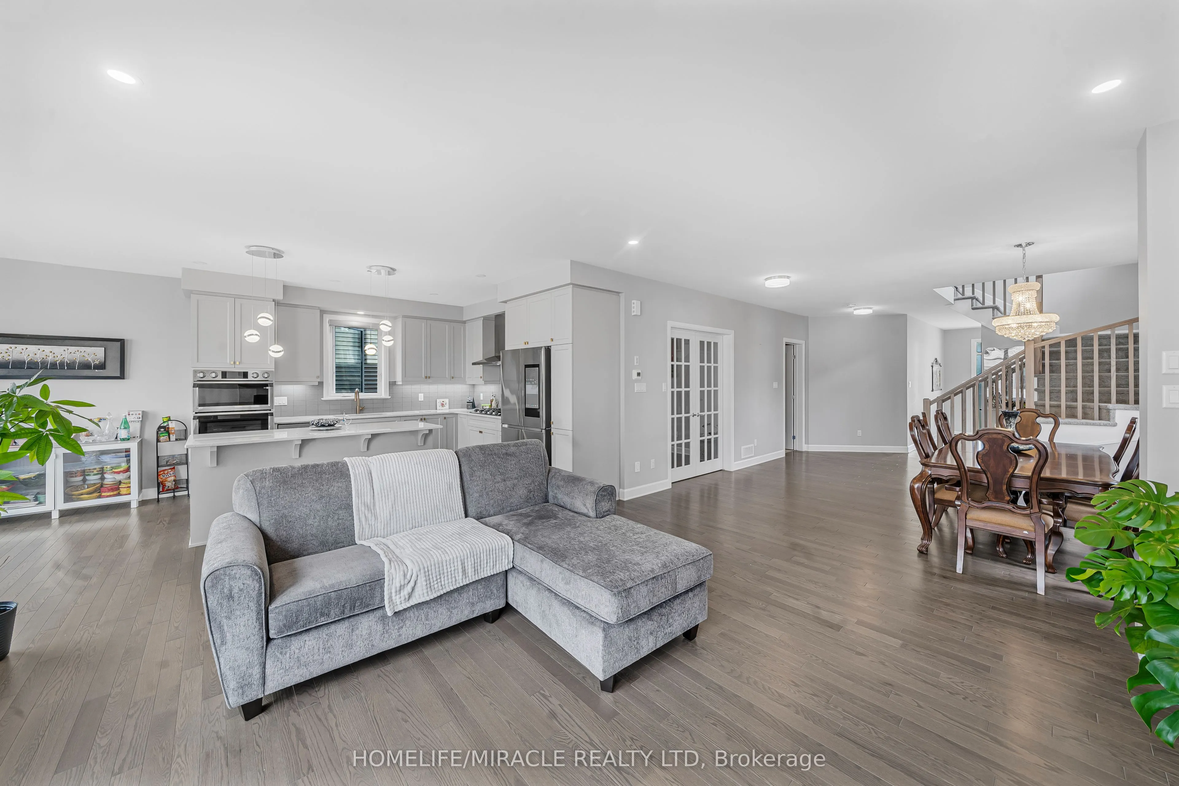 896 Sendero Way