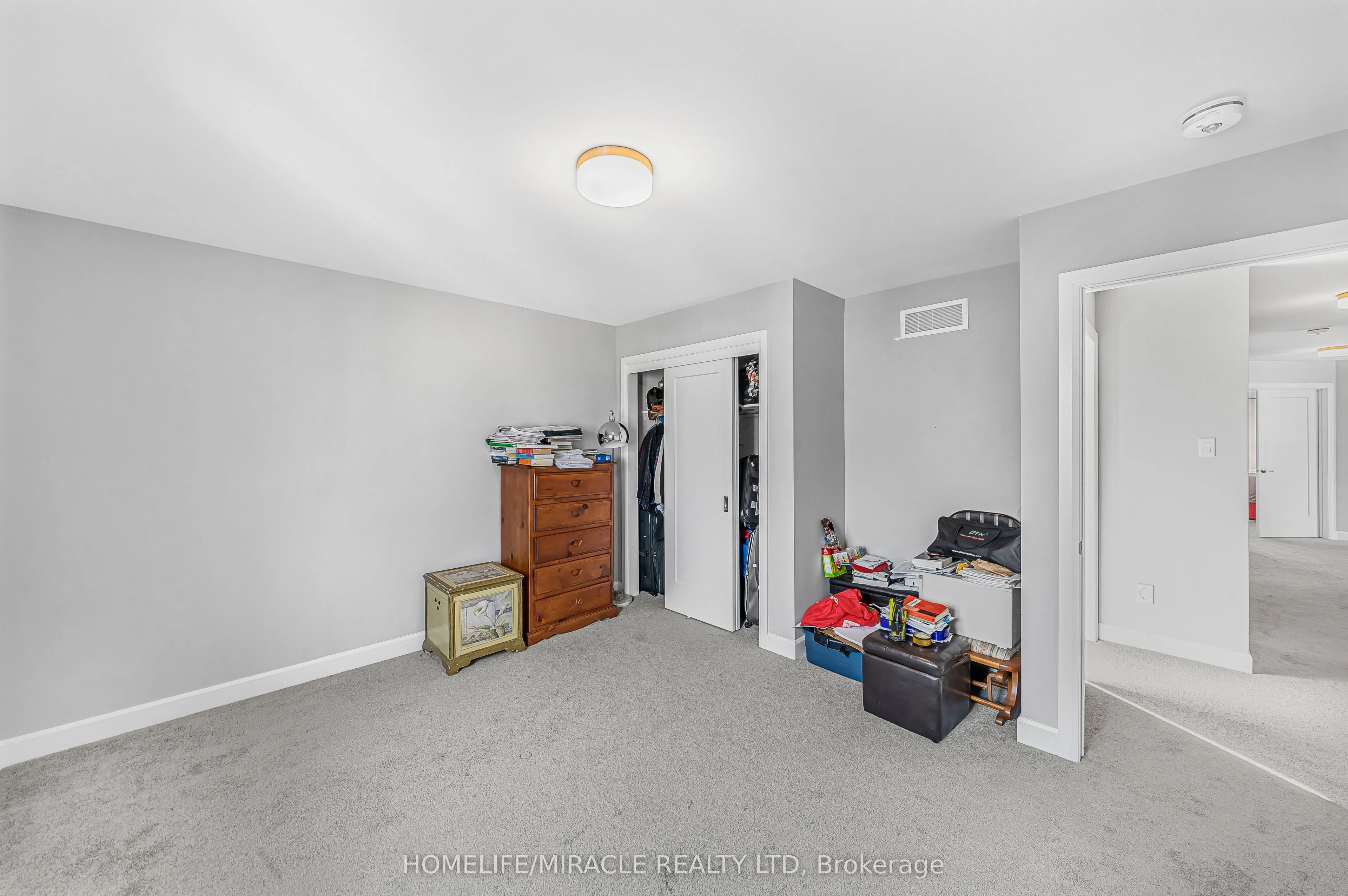 896 Sendero Way