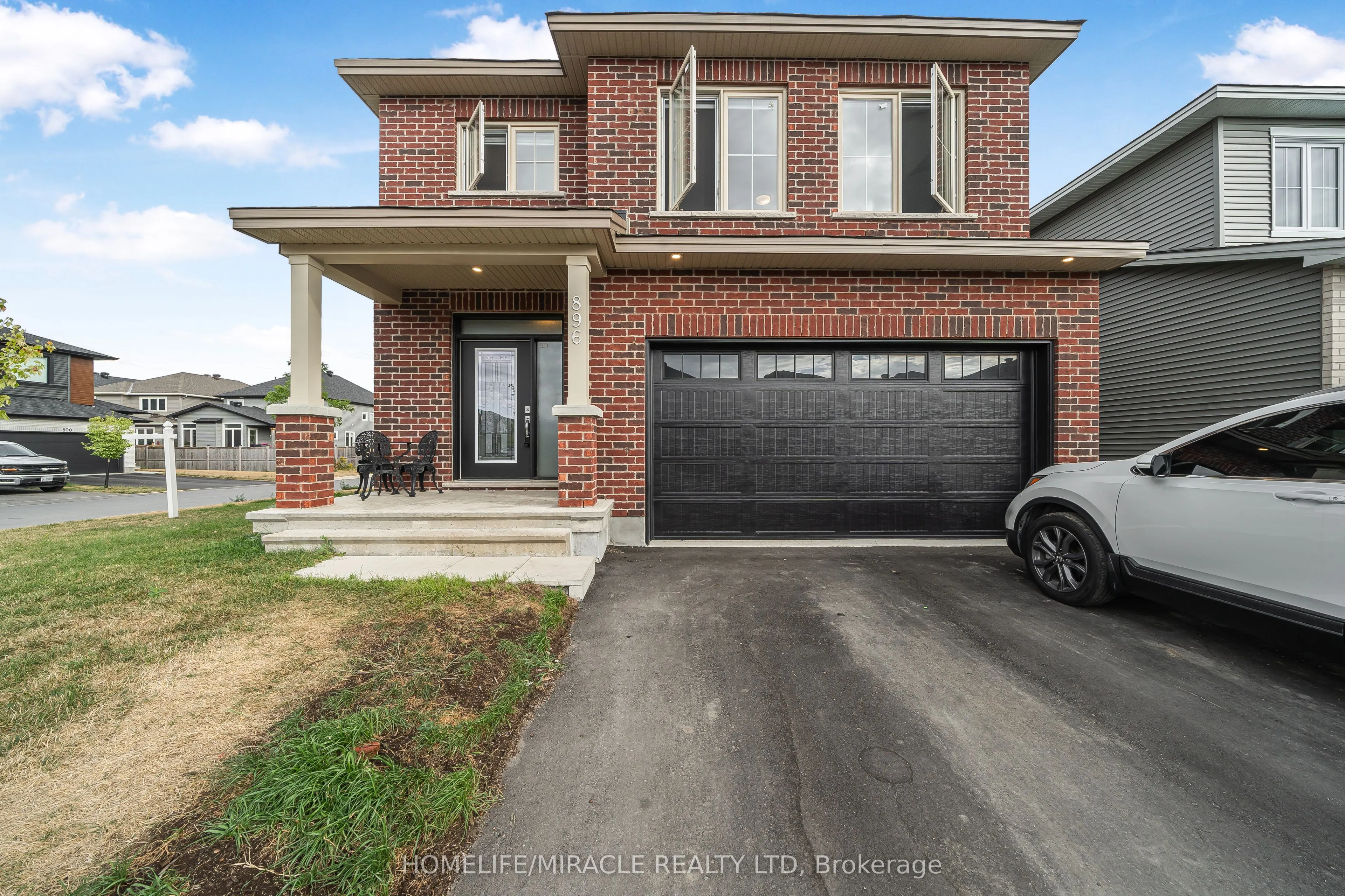 896 Sendero Way