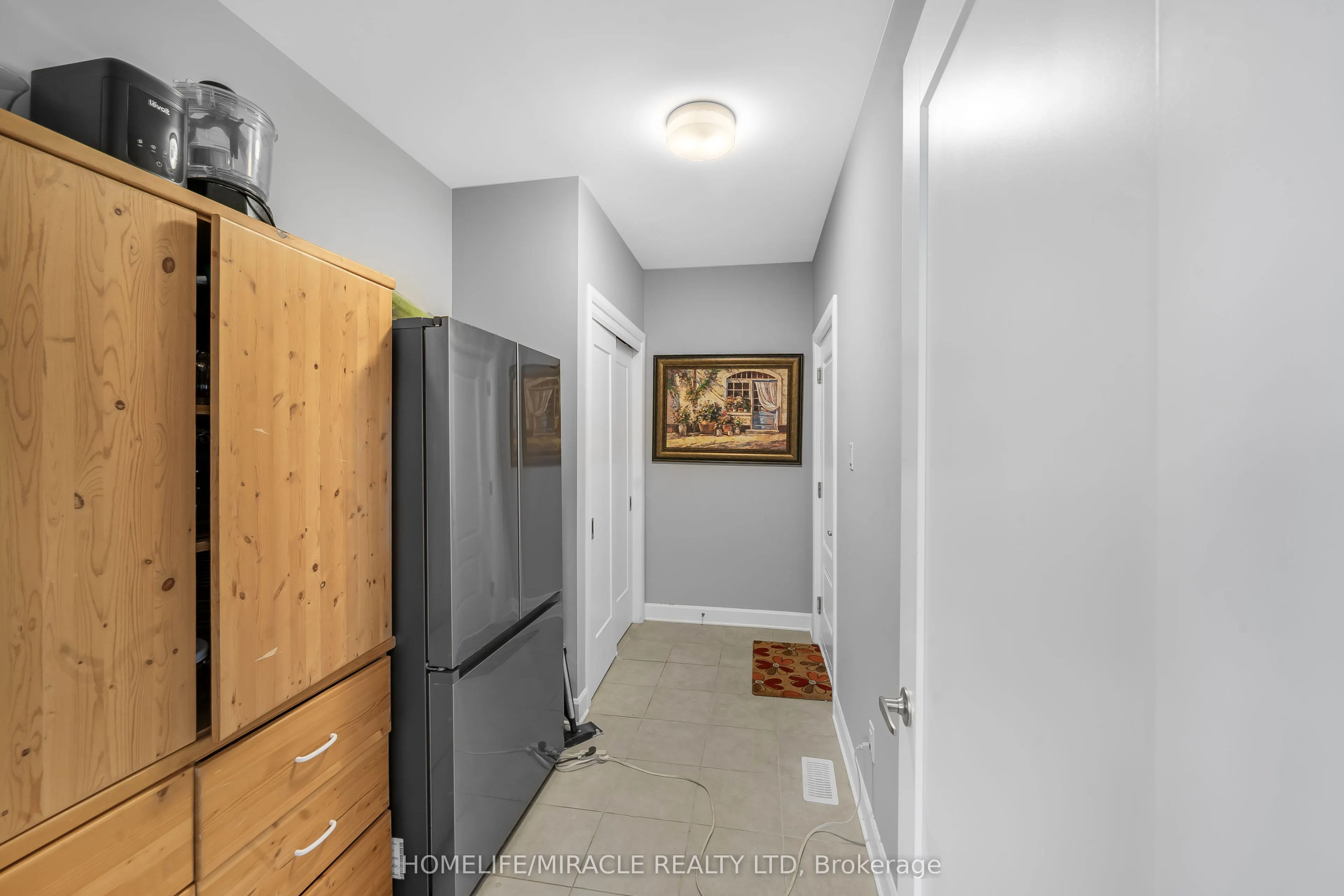 896 Sendero Way