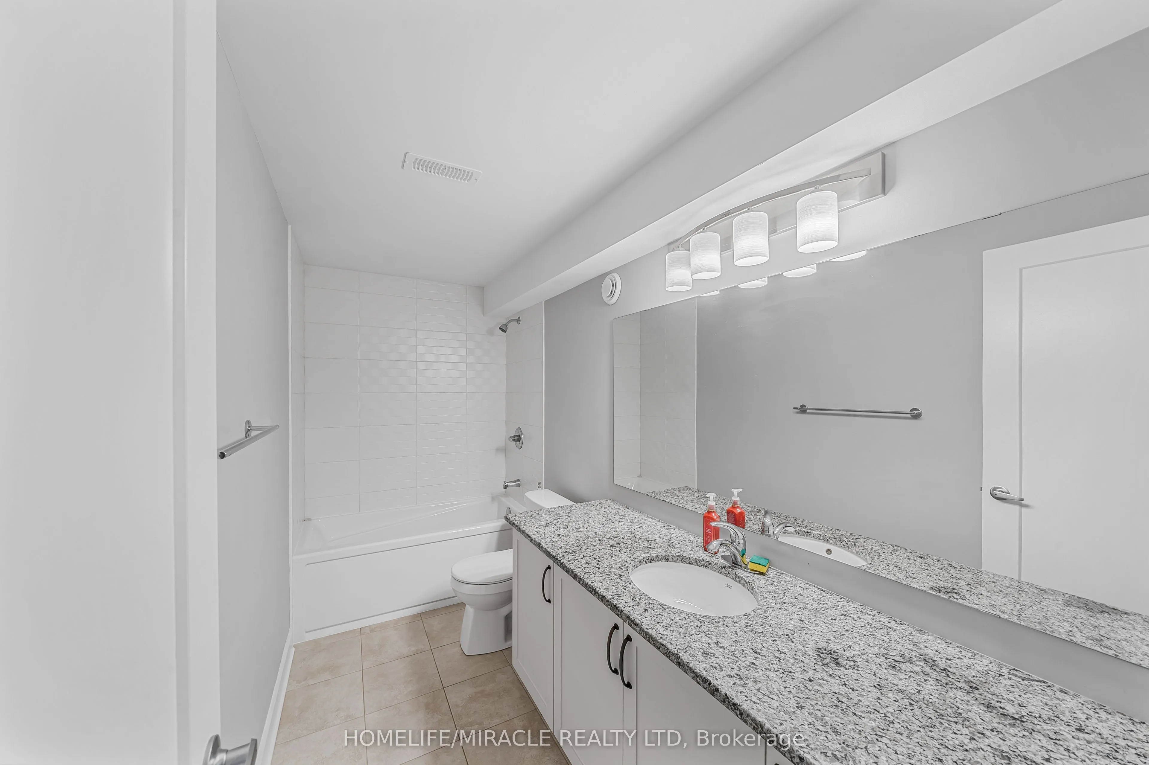 896 Sendero Way