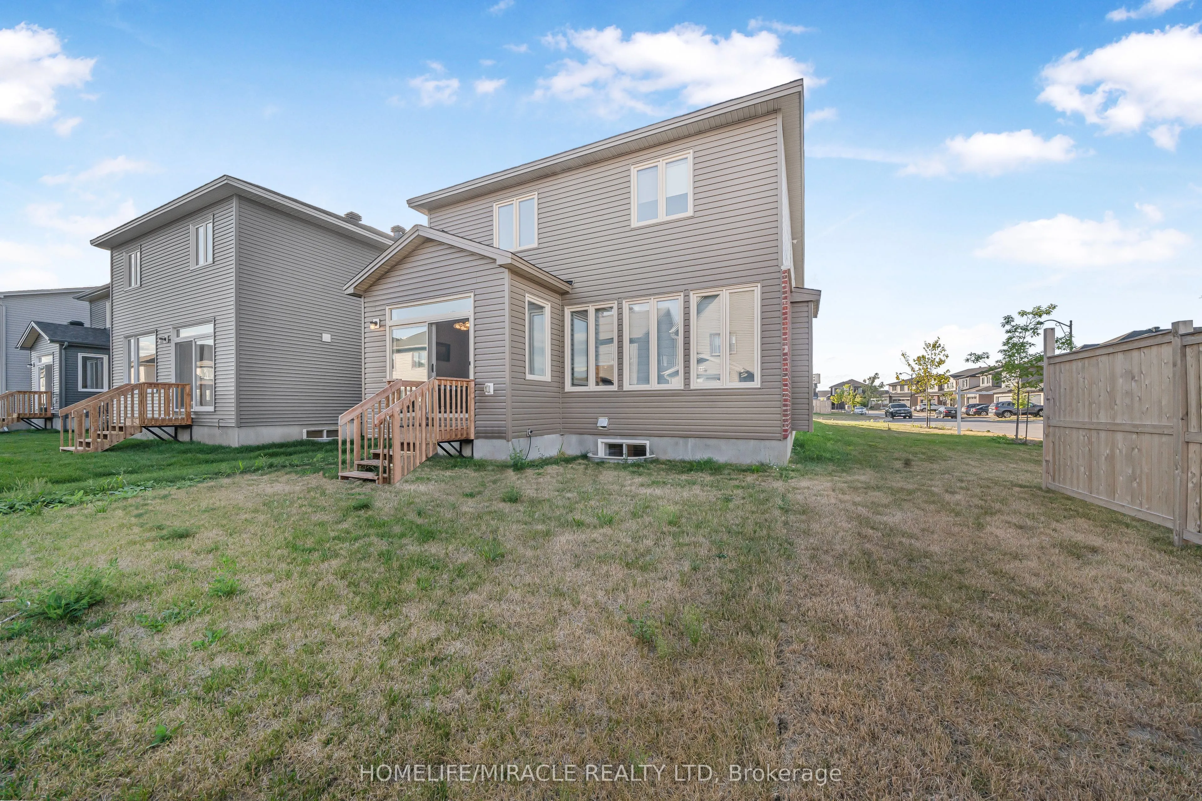 896 Sendero Way