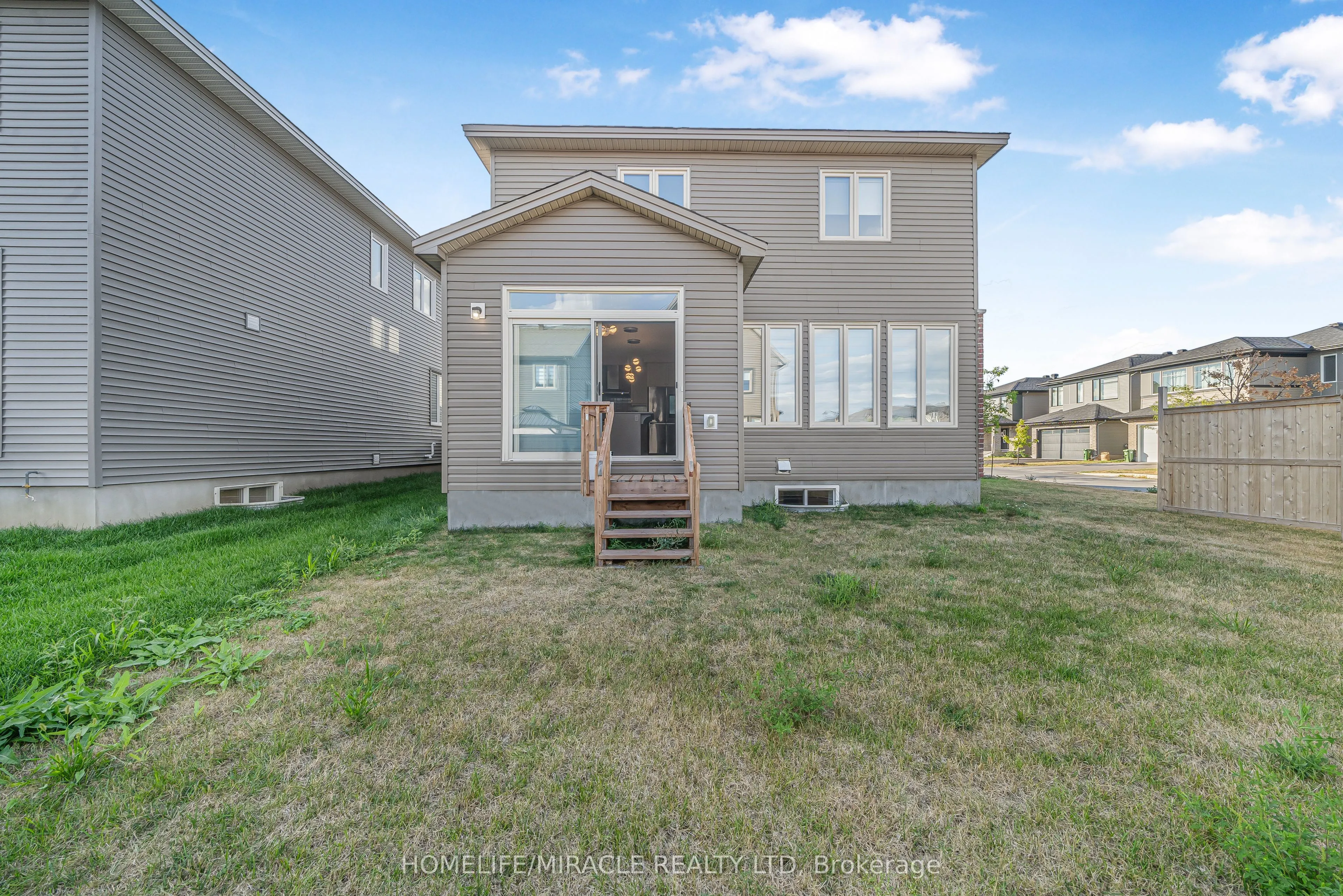 896 Sendero Way