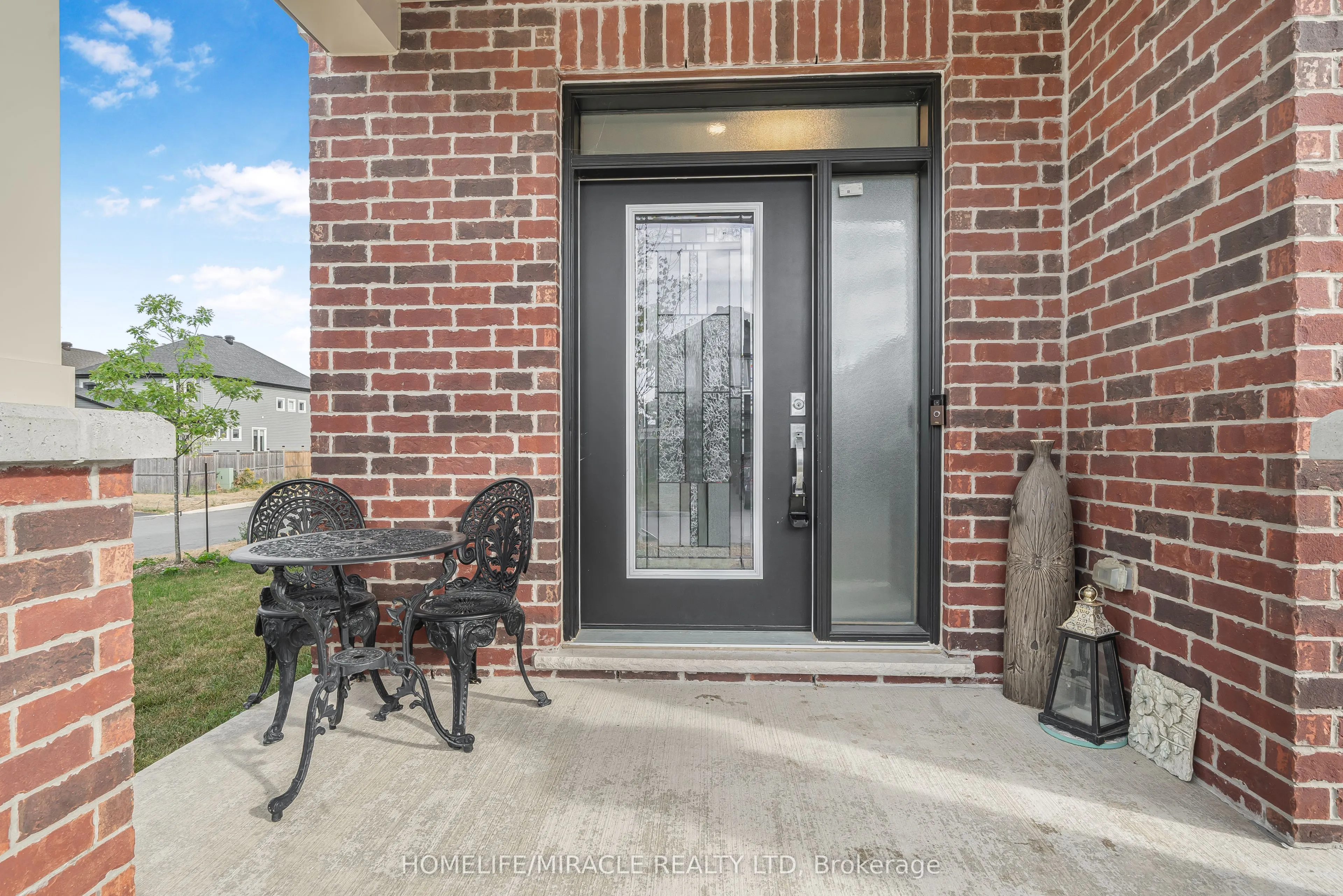 896 Sendero Way