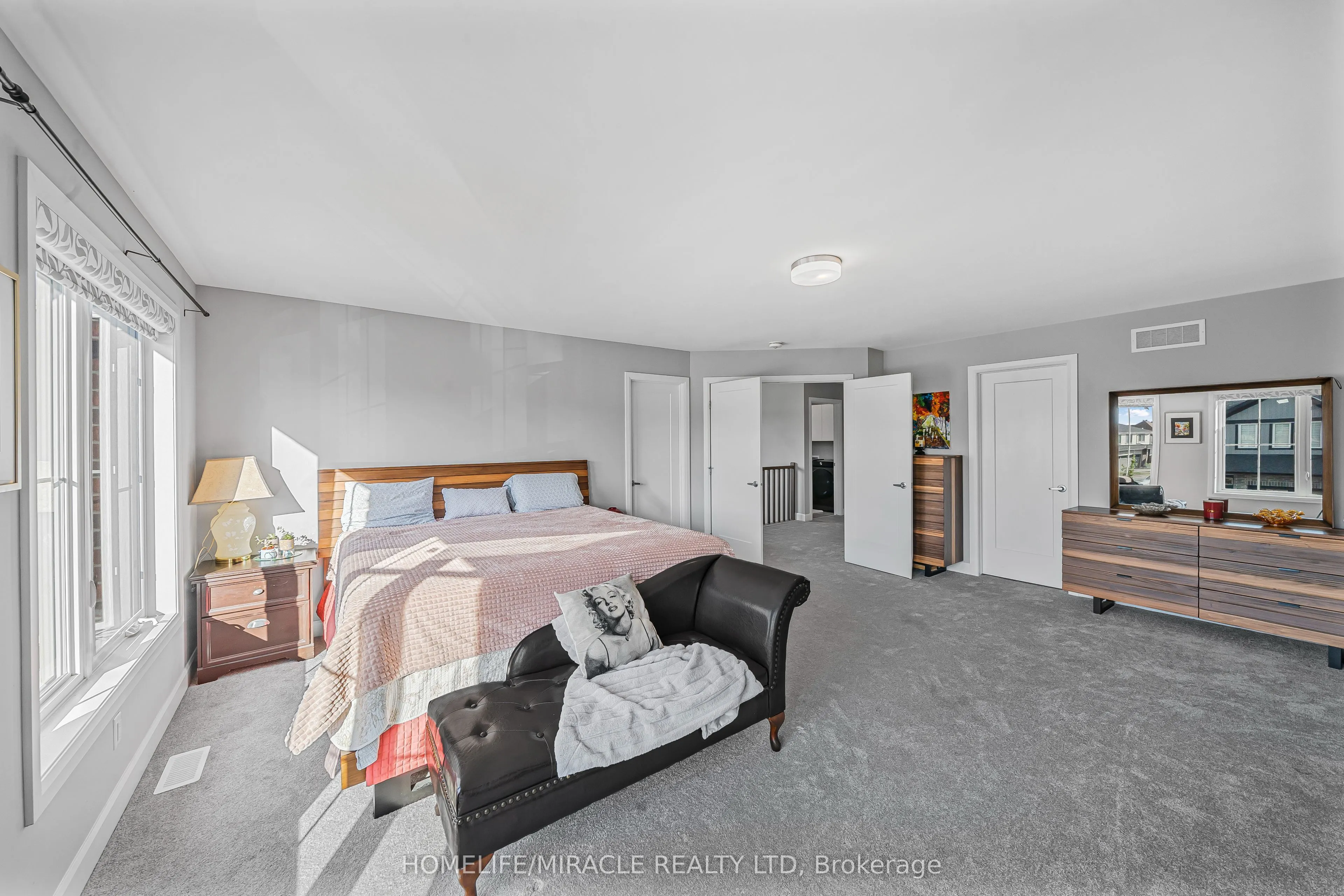 896 Sendero Way