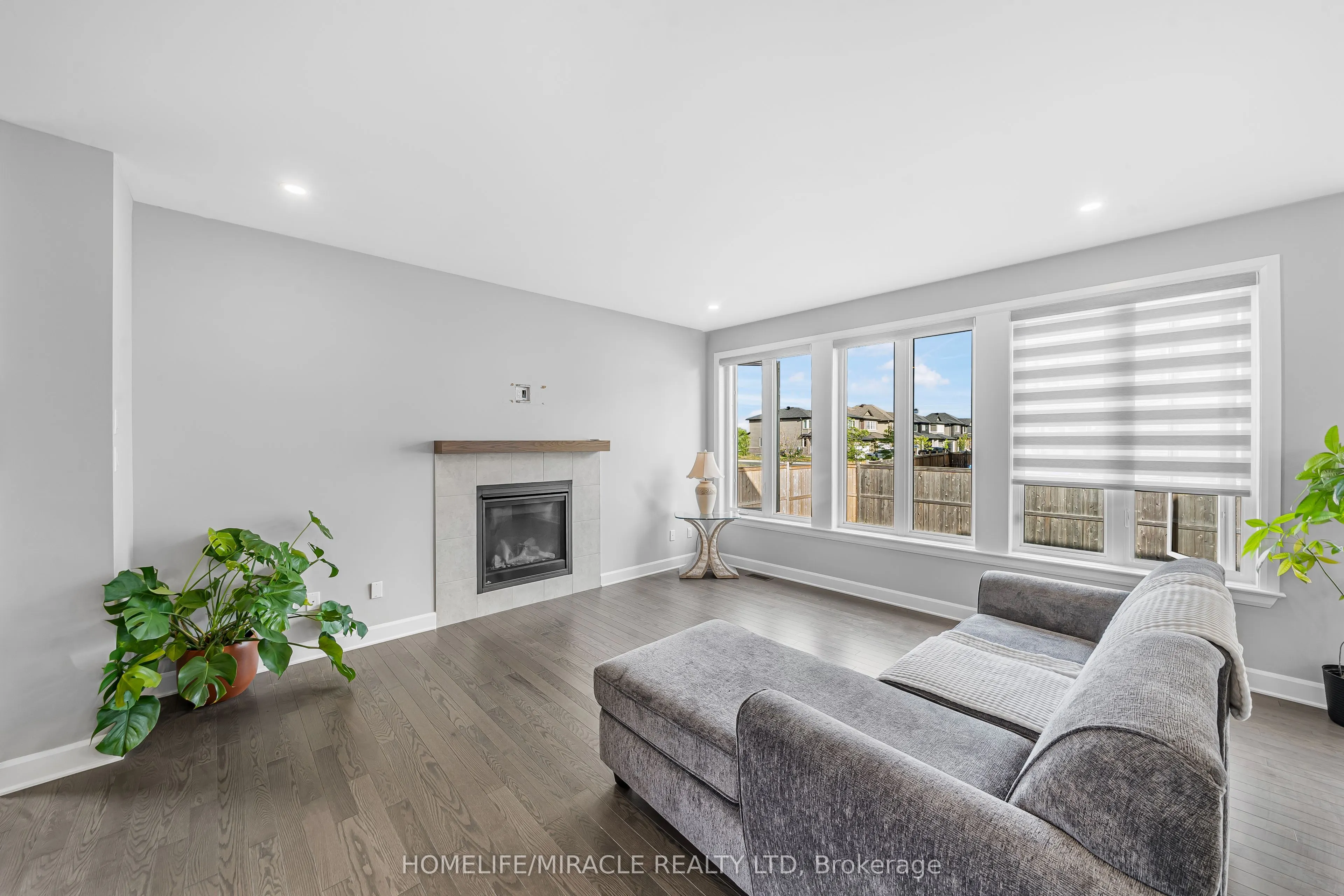 896 Sendero Way