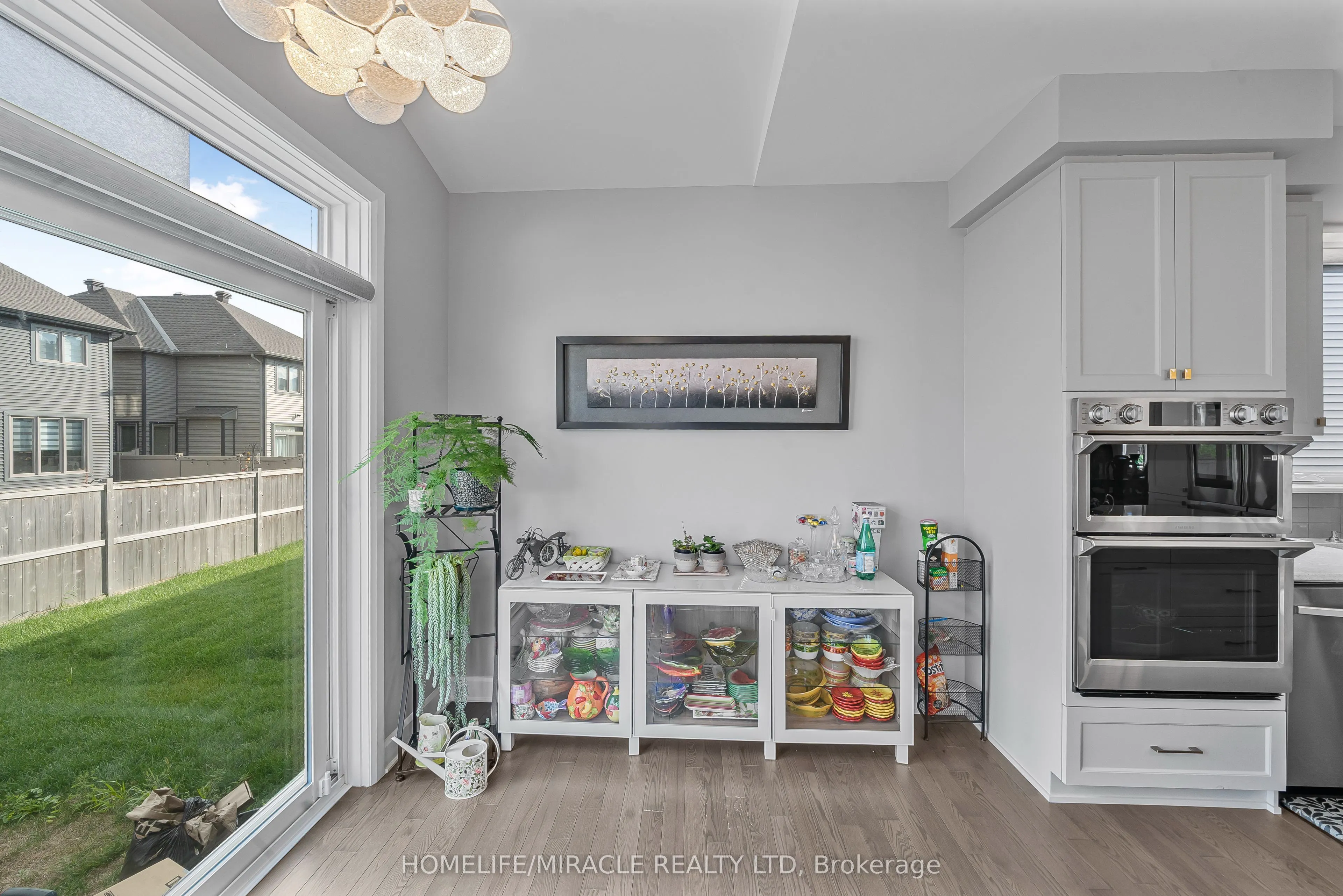 896 Sendero Way