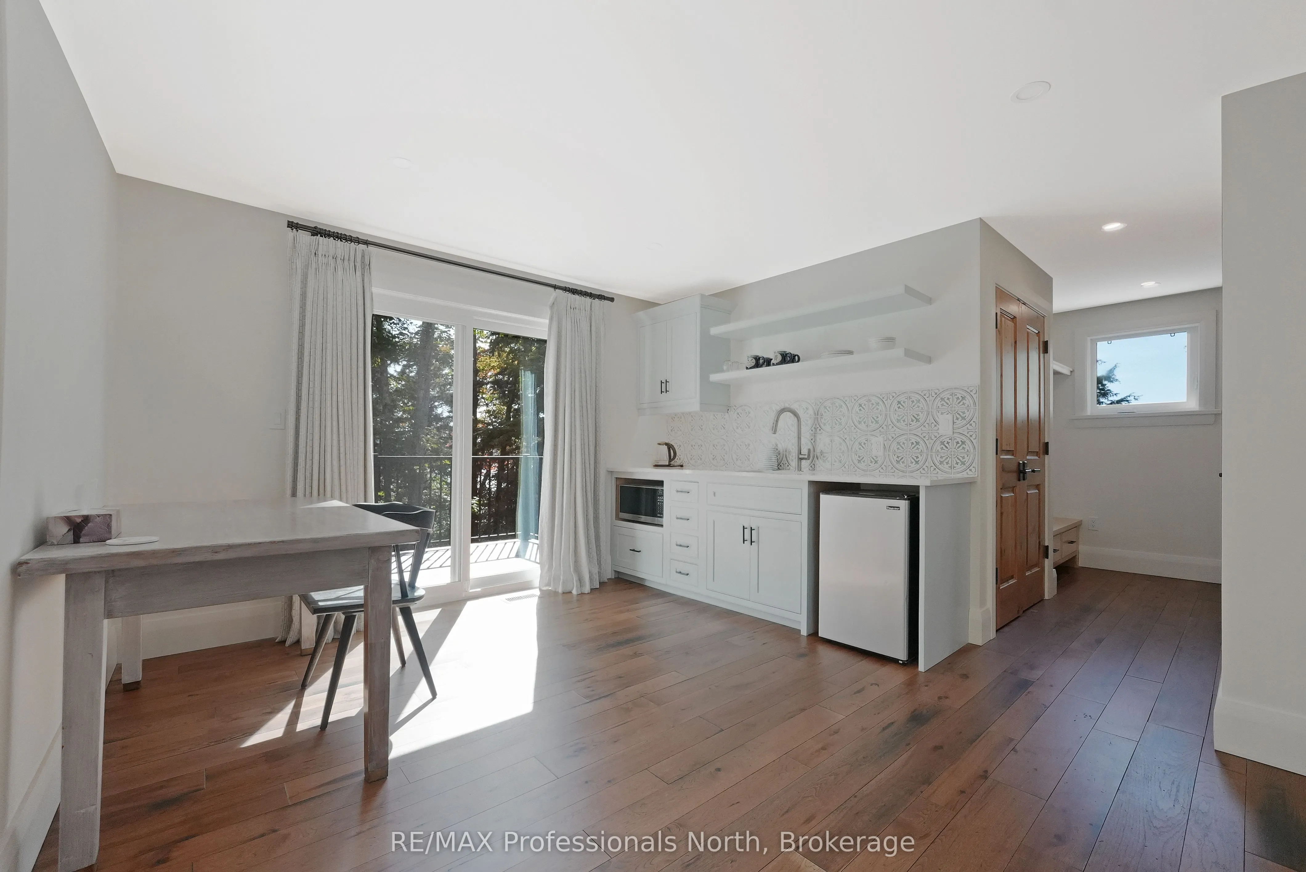 1394 Flatwater Cove Trail
