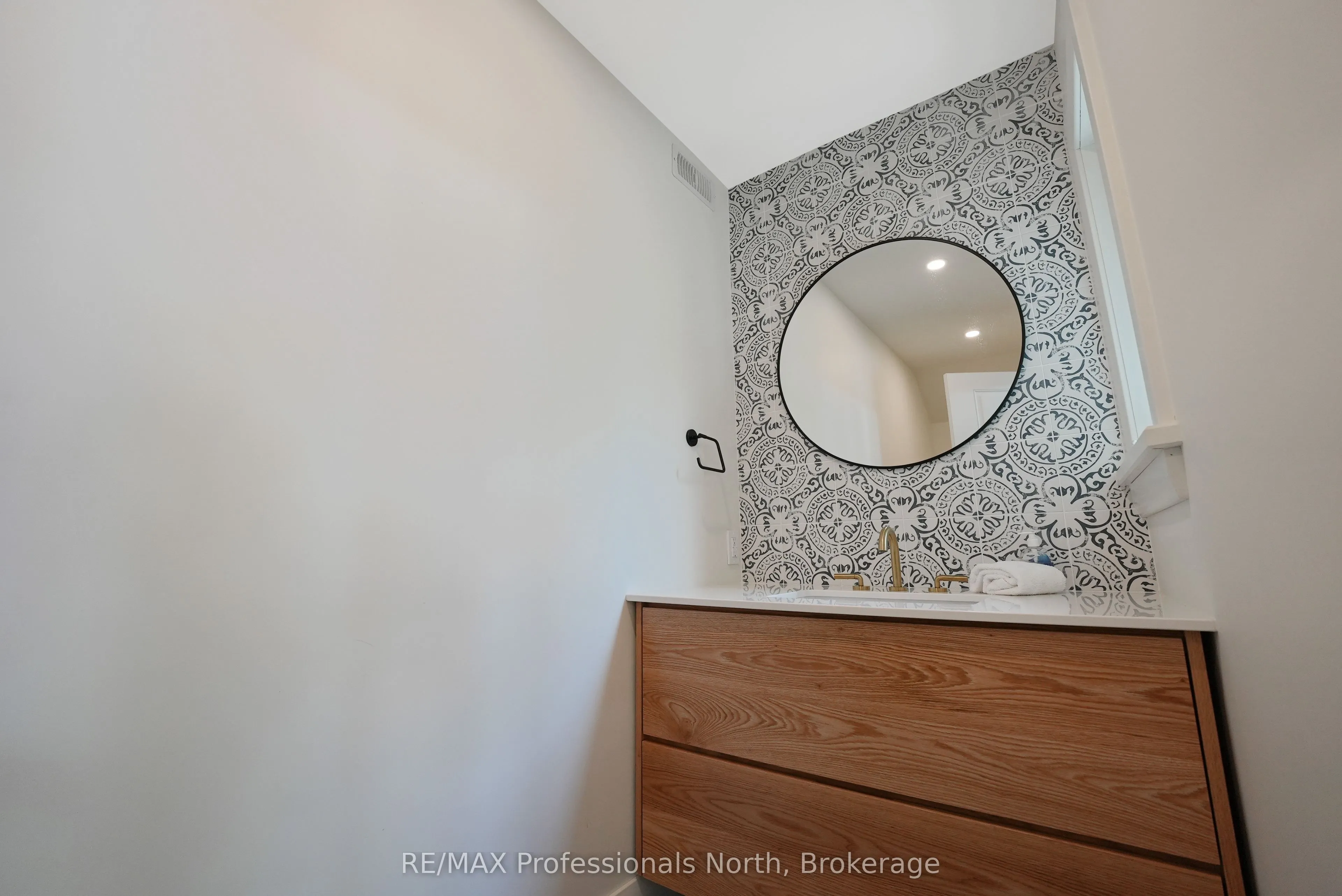 1394 Flatwater Cove Trail