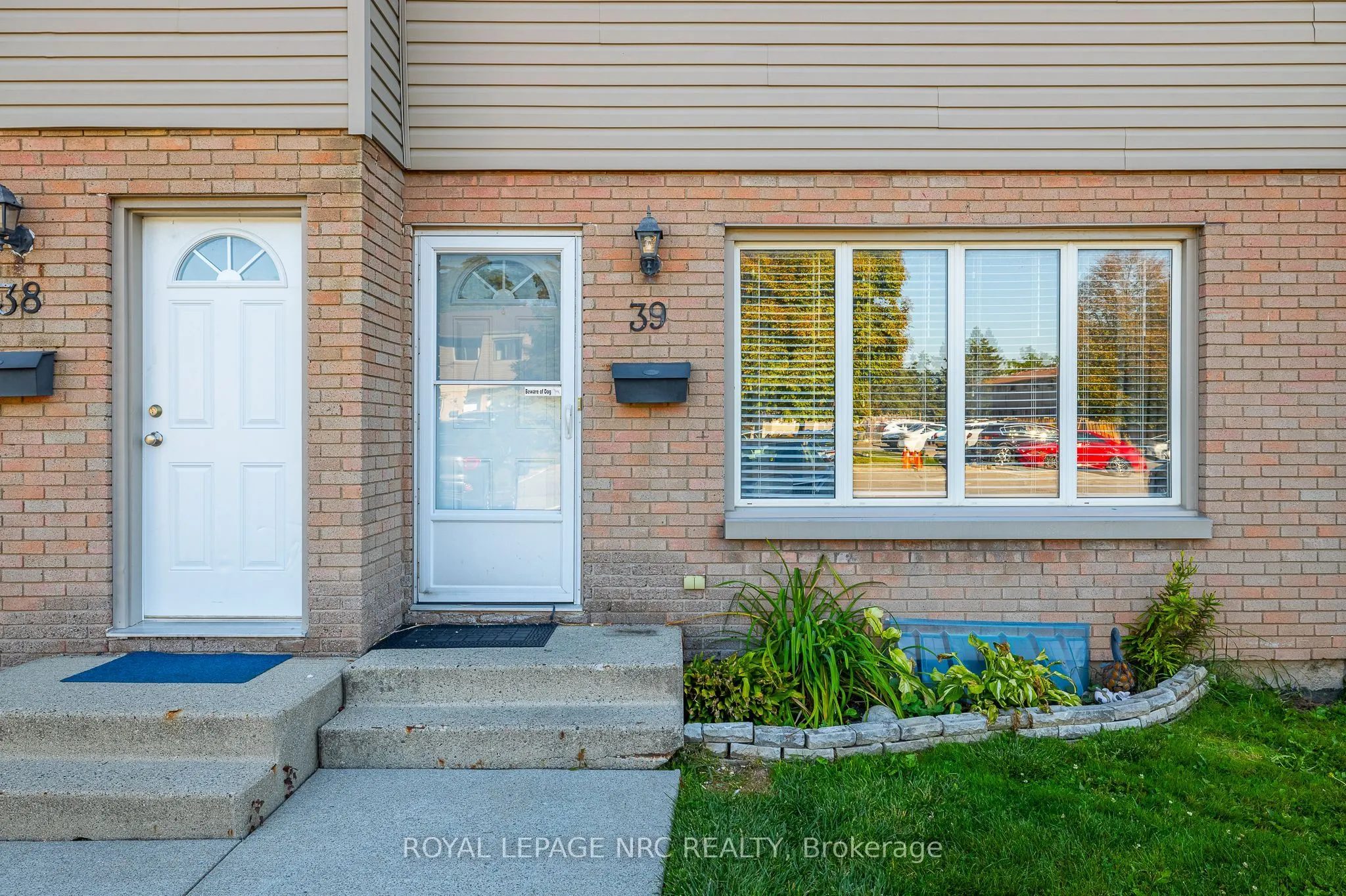 4215 Meadowvale Drive, #39