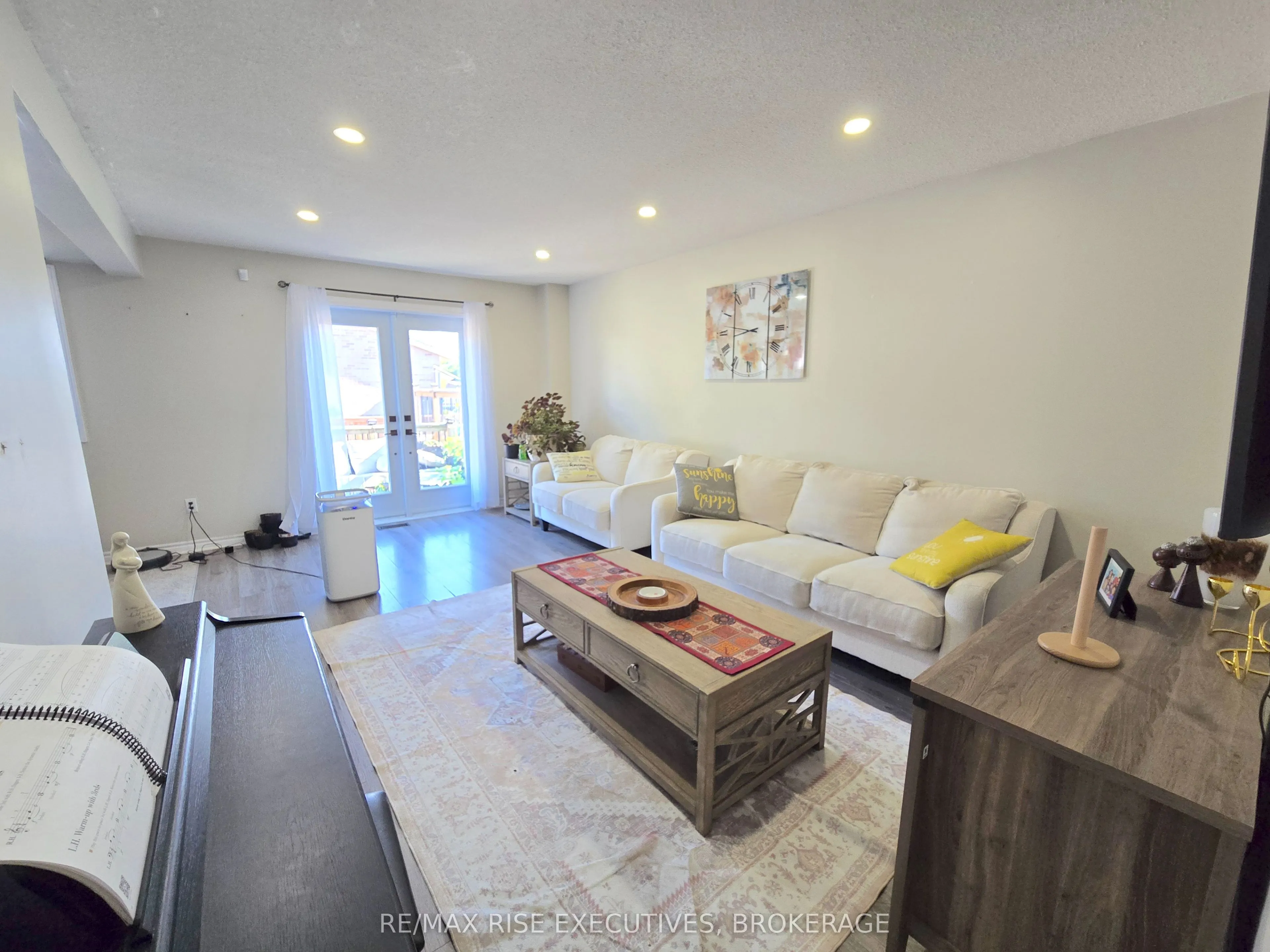 1117 WINTERGREEN Crescent