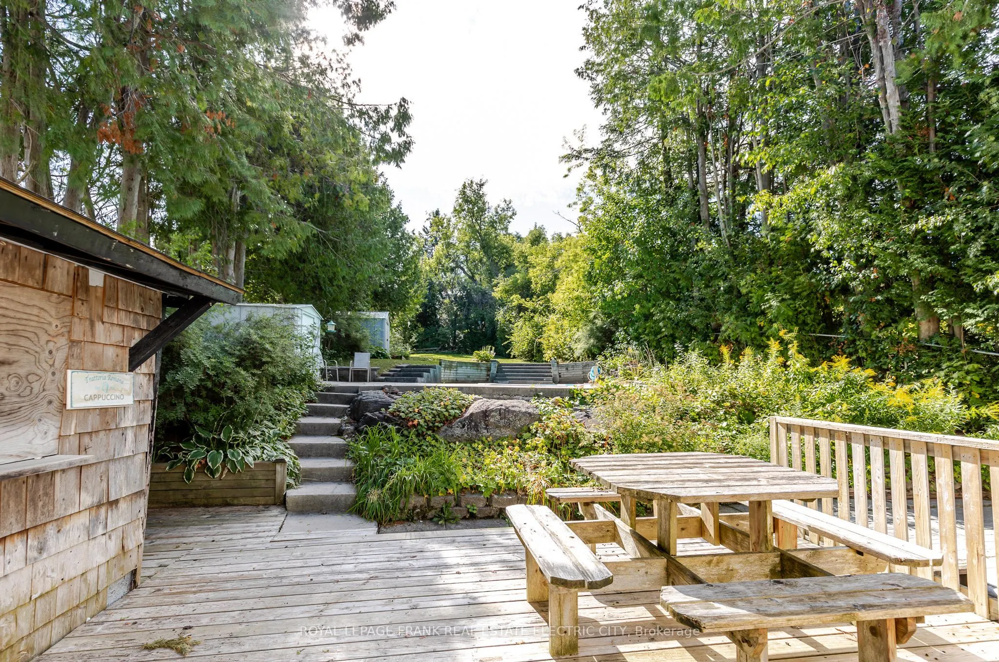 1696 Applewood Crescent