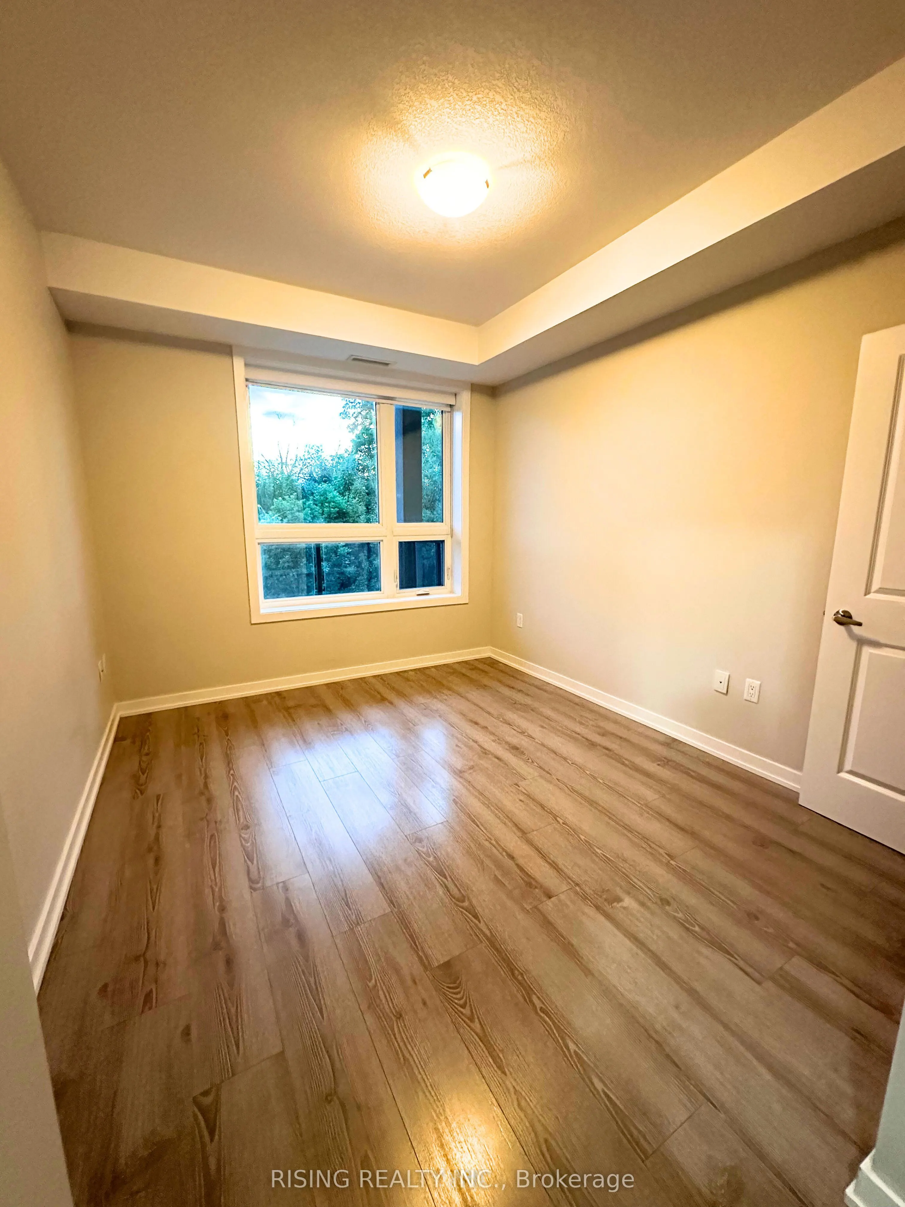 125 Shoreview Place, #212