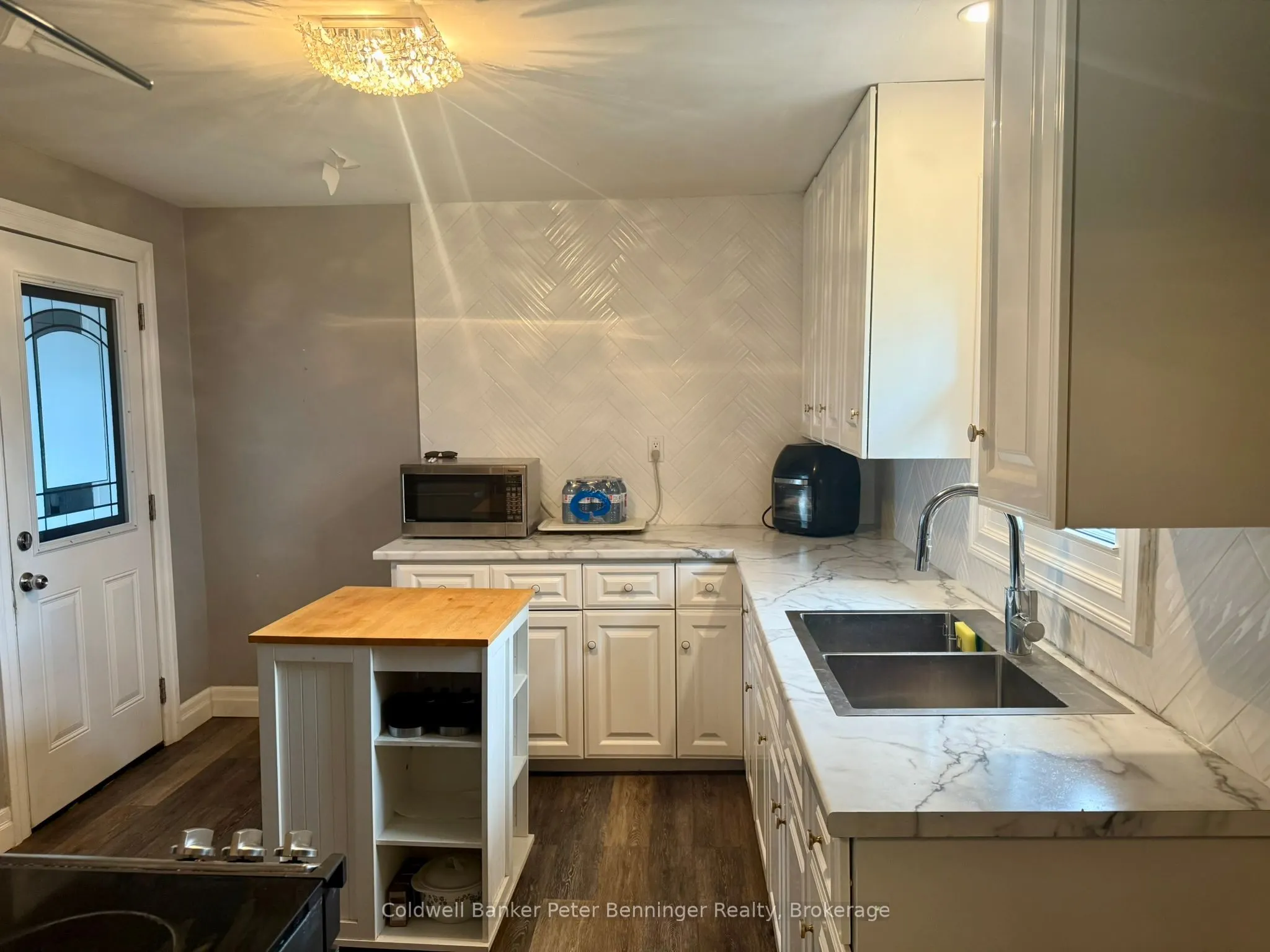 582 9th Street