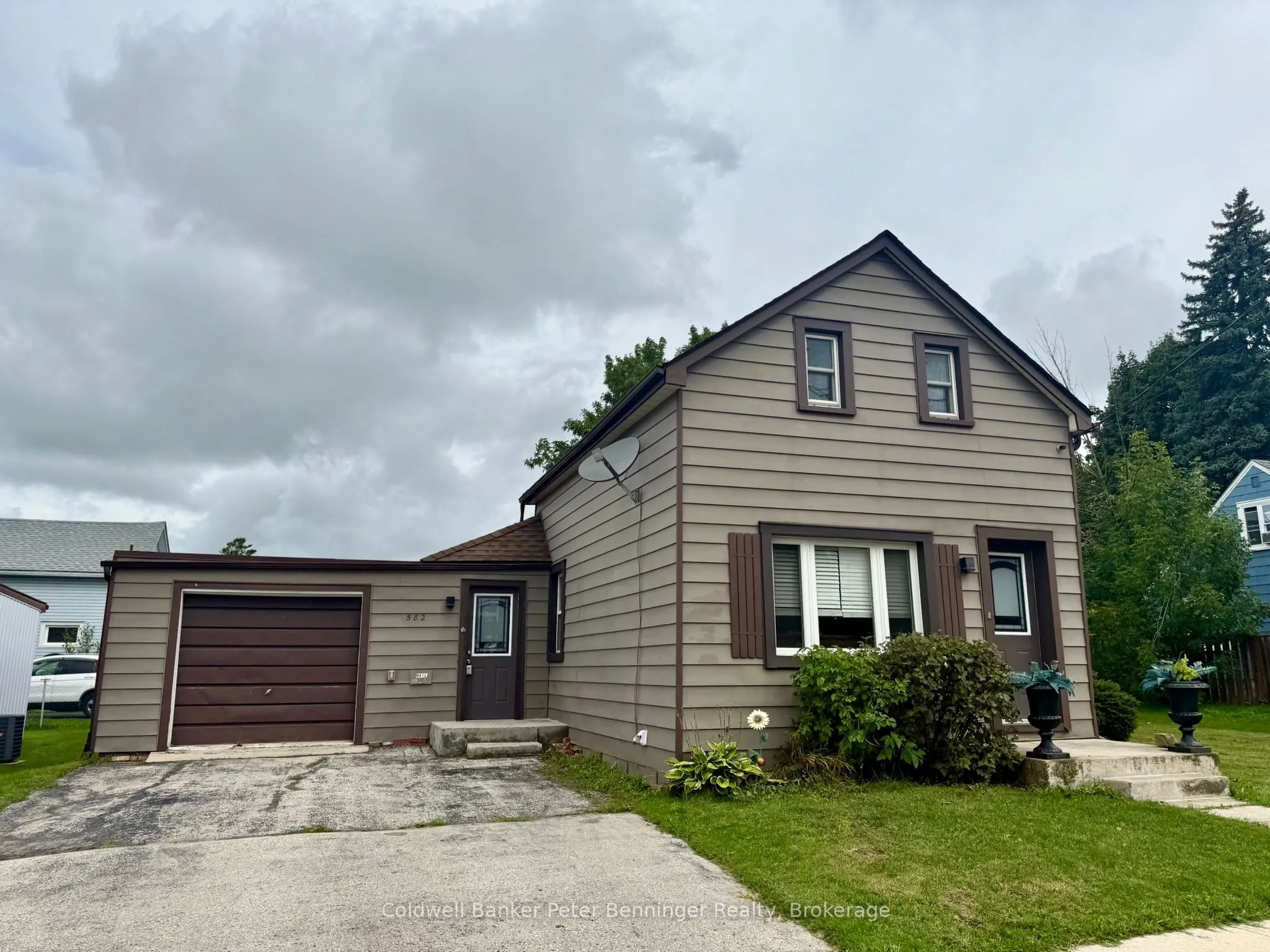 582 9th Street