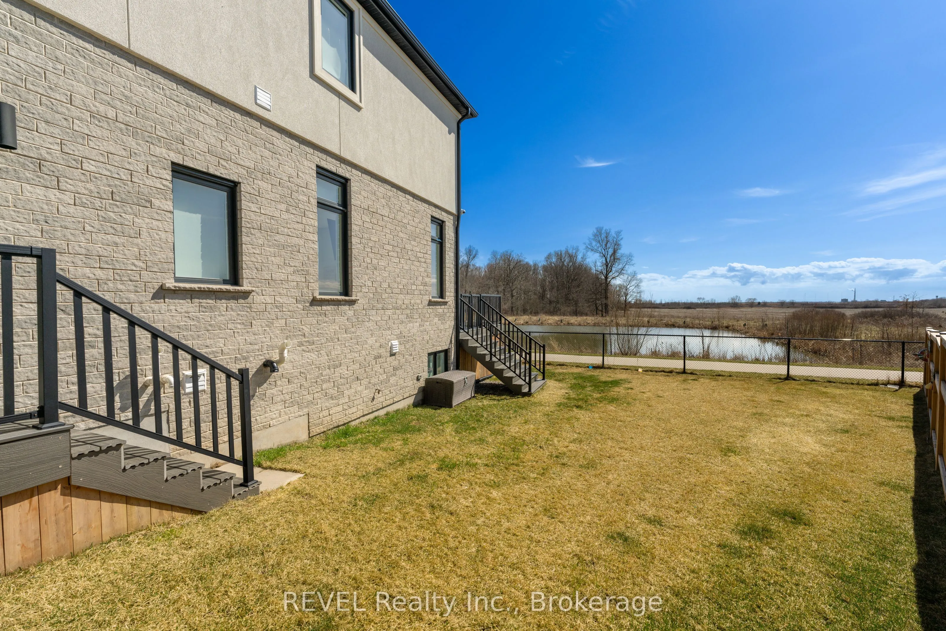 7515 Sherrilee Crescent