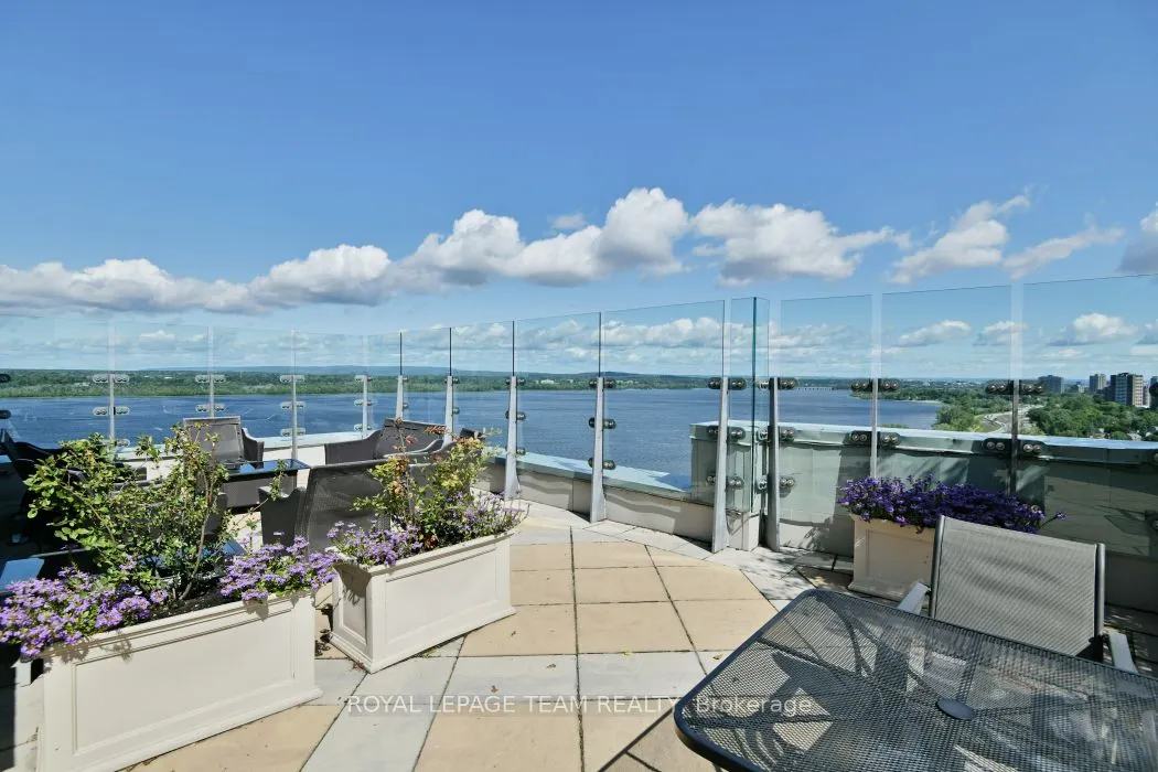 775 Richmond Road N, #7