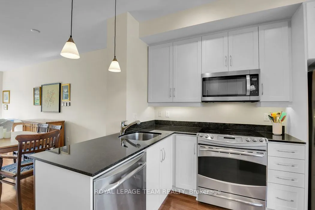 775 Richmond Road N, #7