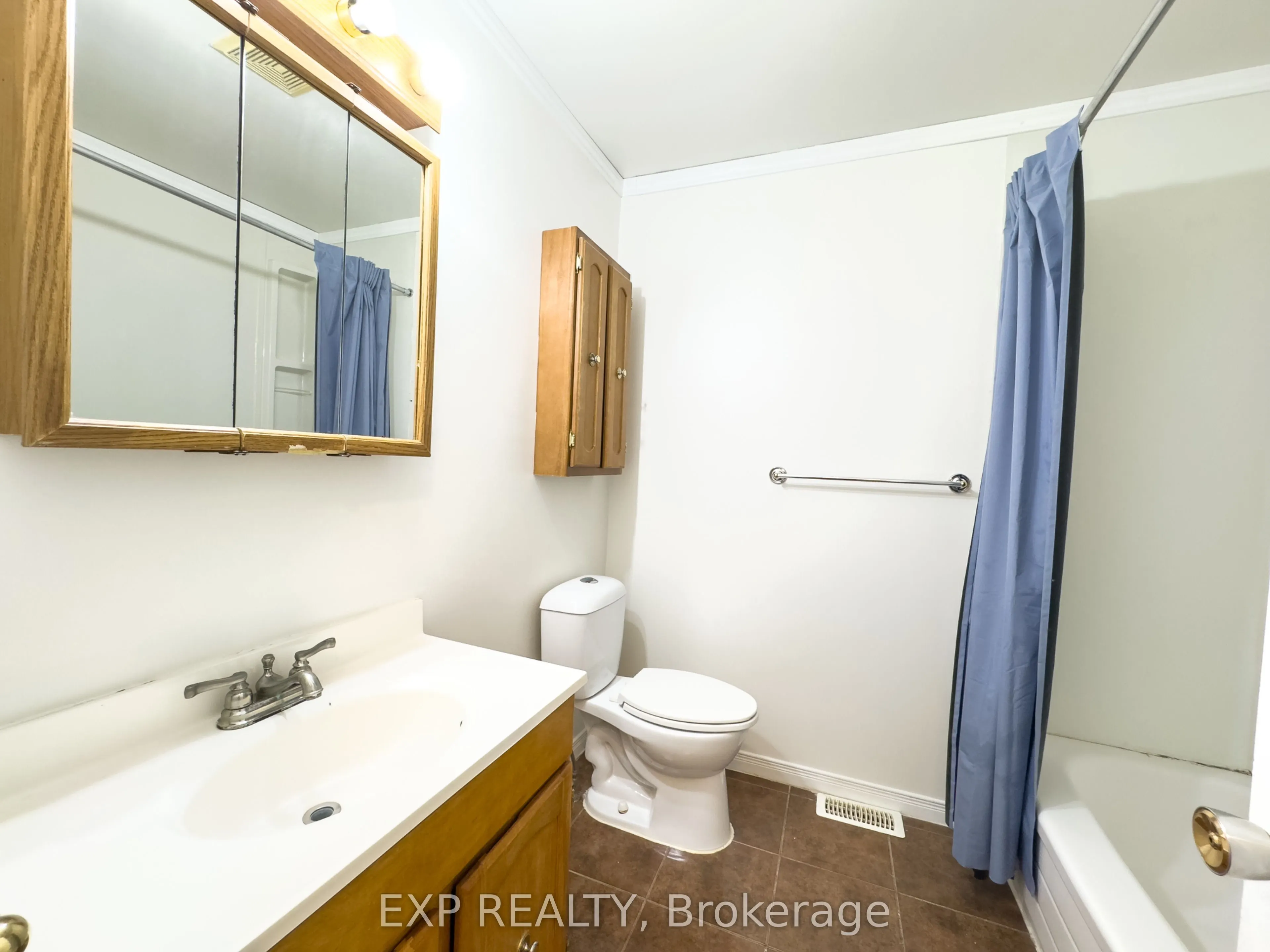 222 Castlefrank Road, #Upper