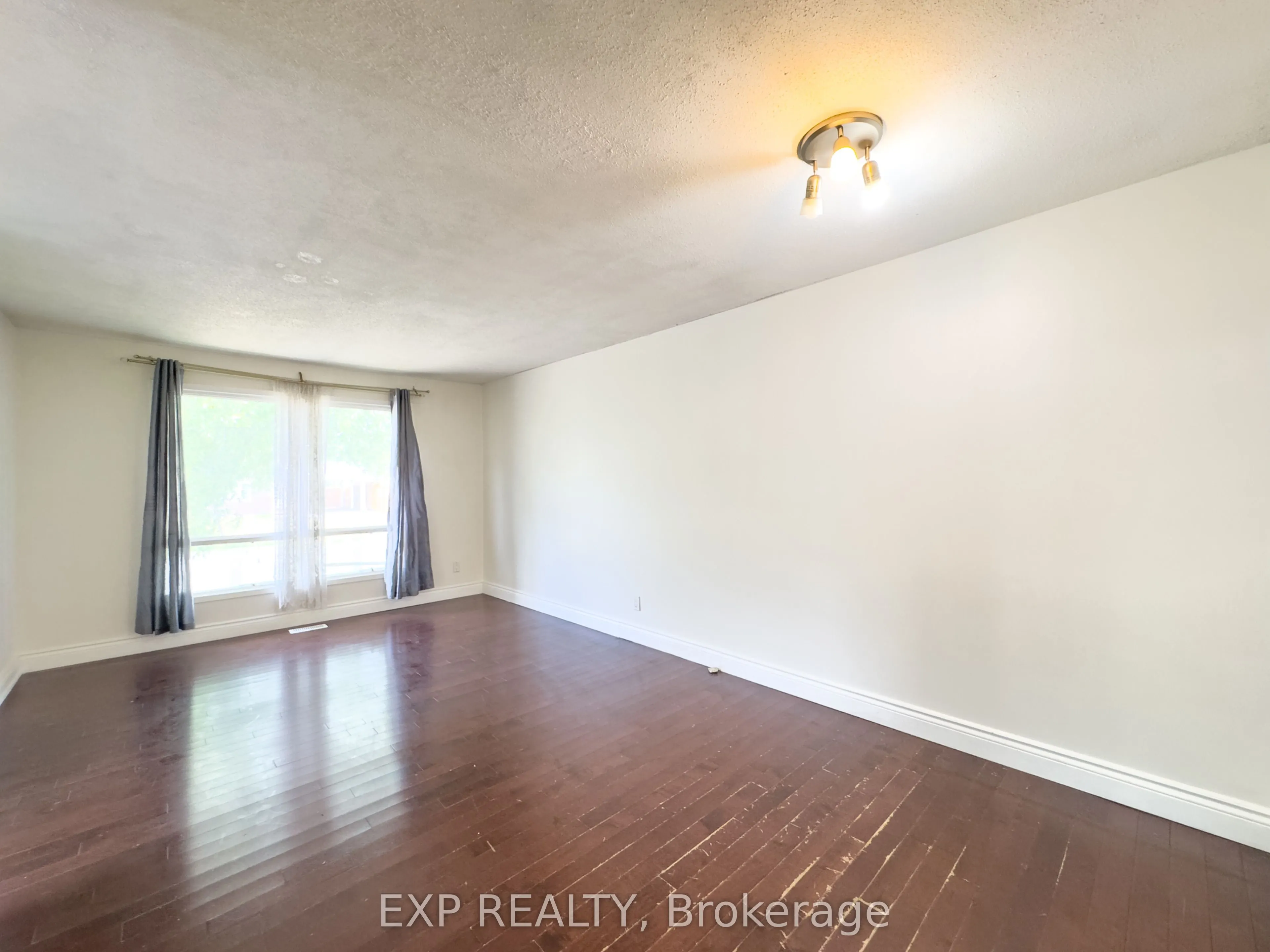 222 Castlefrank Road, #Upper