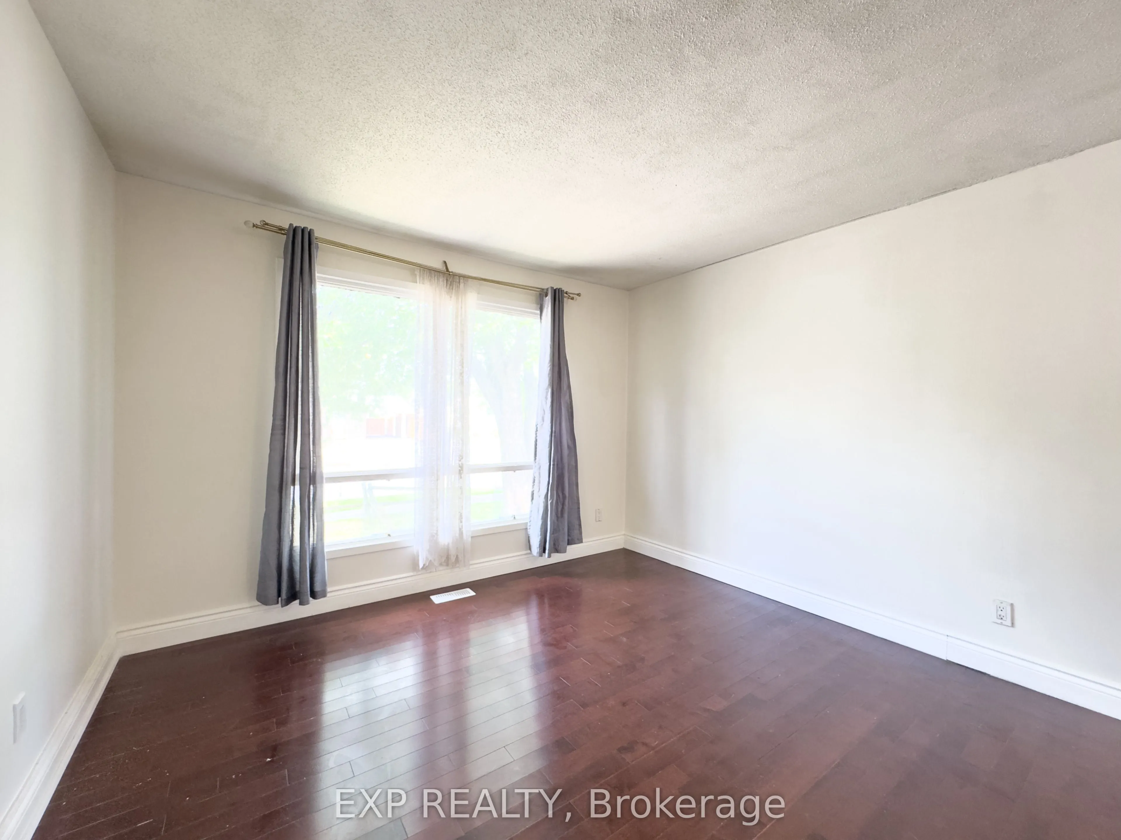 222 Castlefrank Road, #Upper