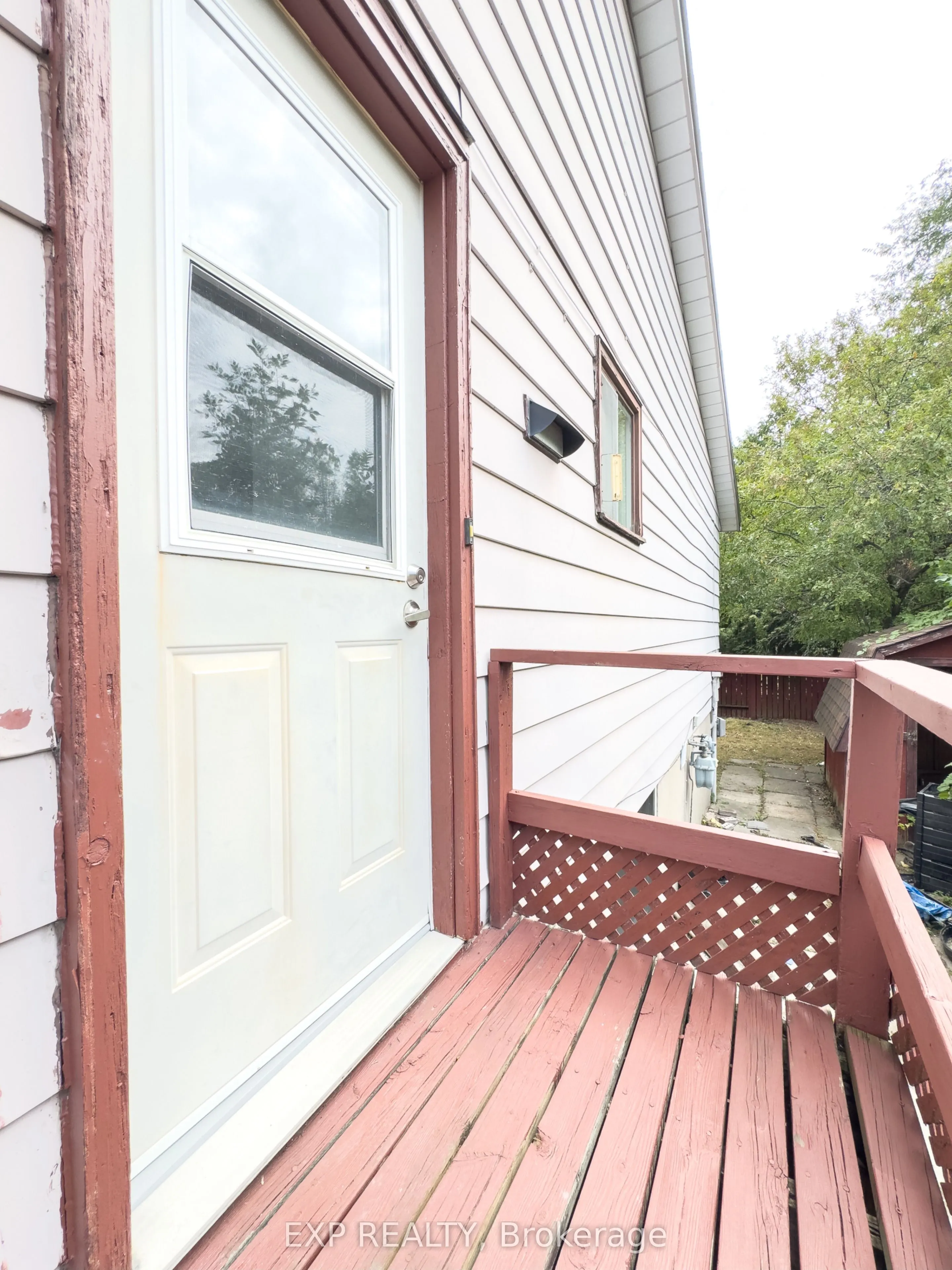 222 Castlefrank Road, #Upper