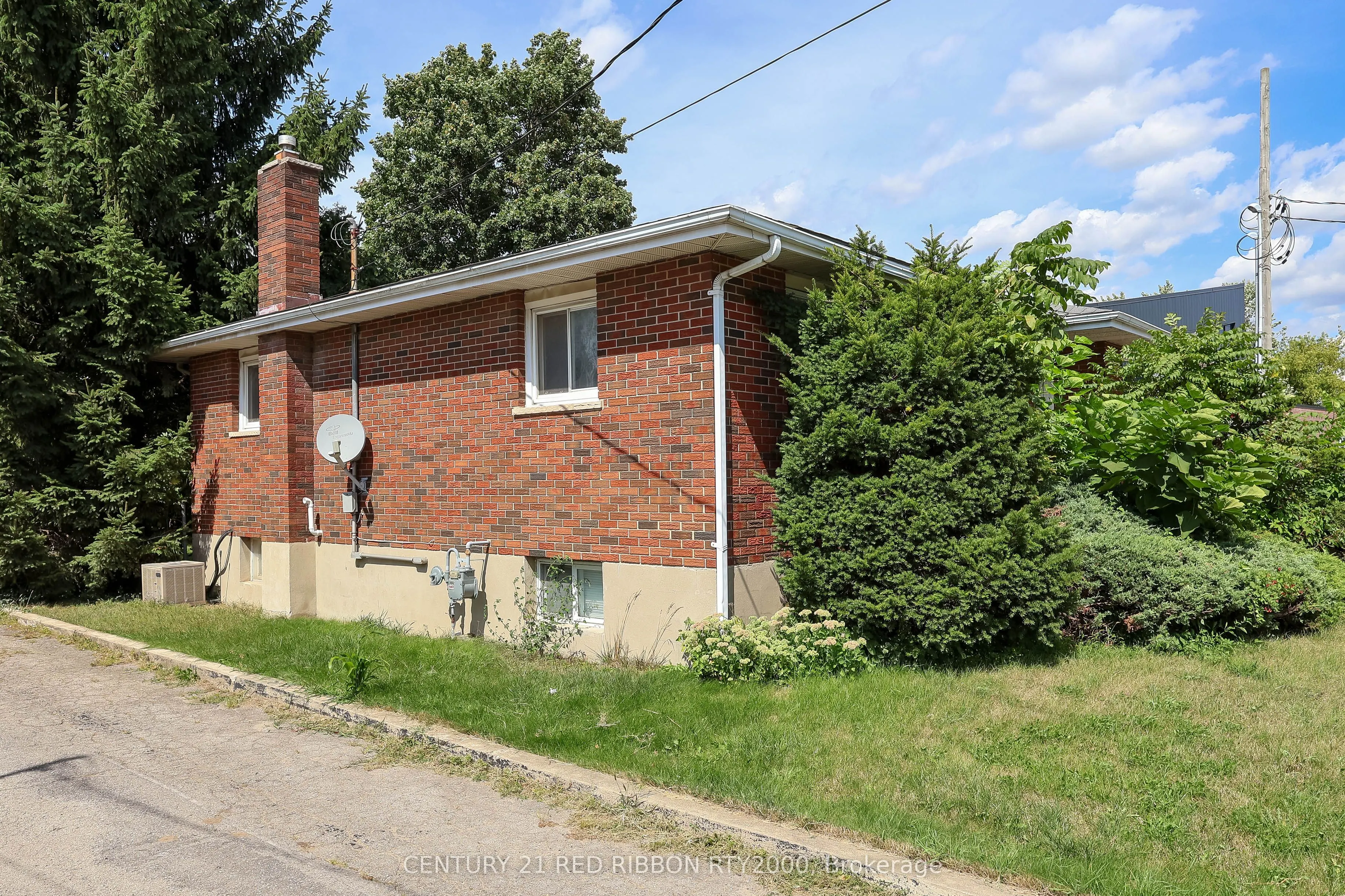 205 Metcalfe Street E