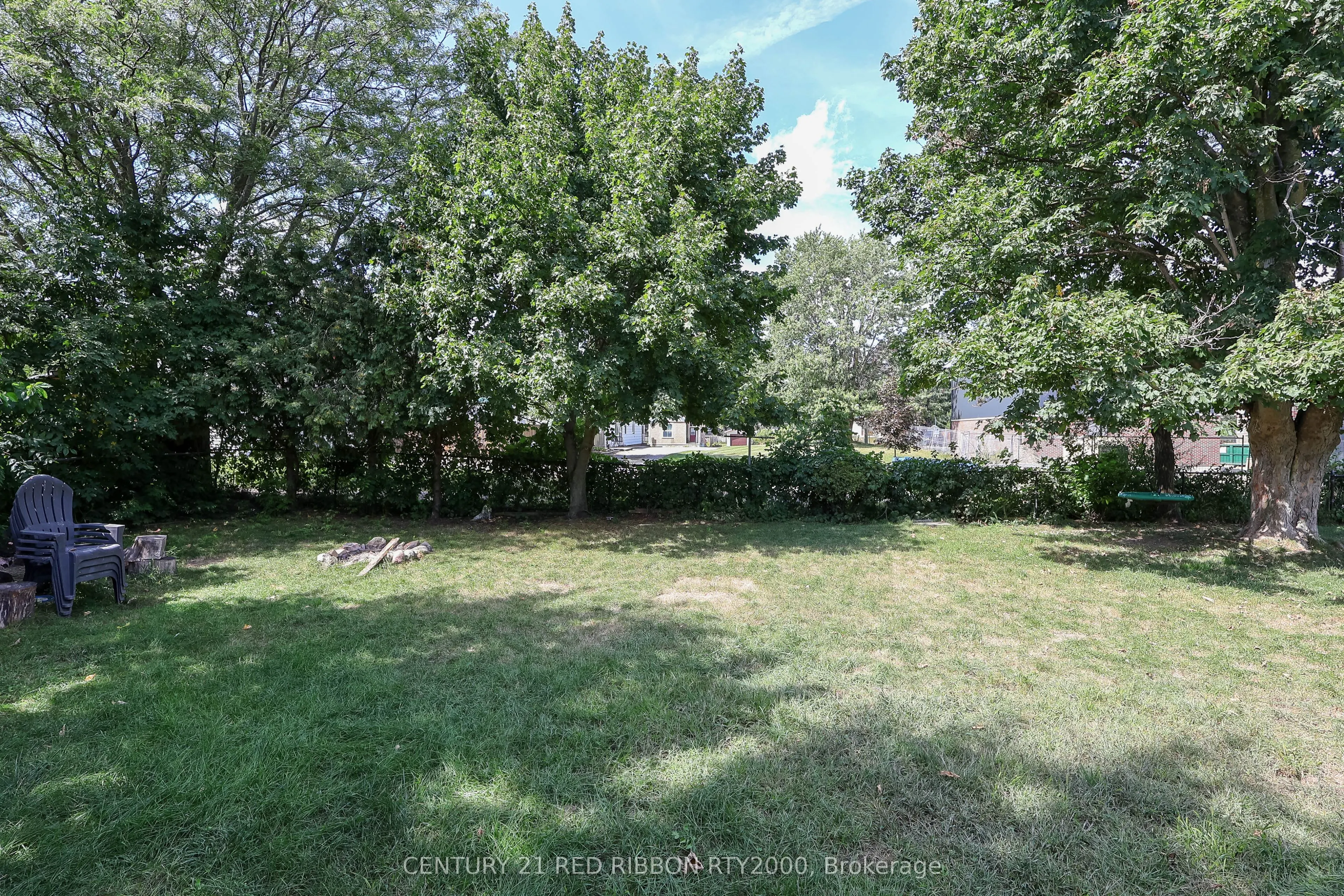 205 Metcalfe Street E