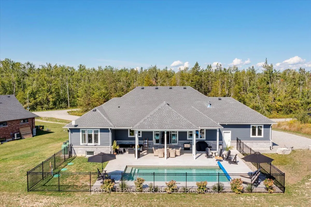 3 Nipigon Street