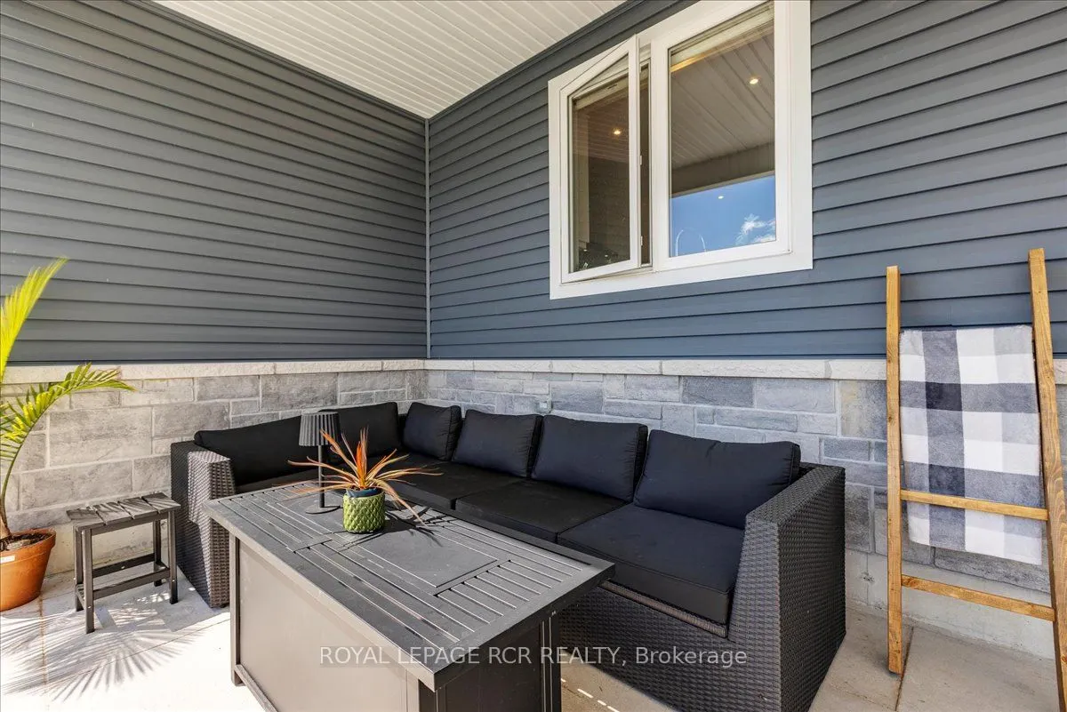 3 Nipigon Street