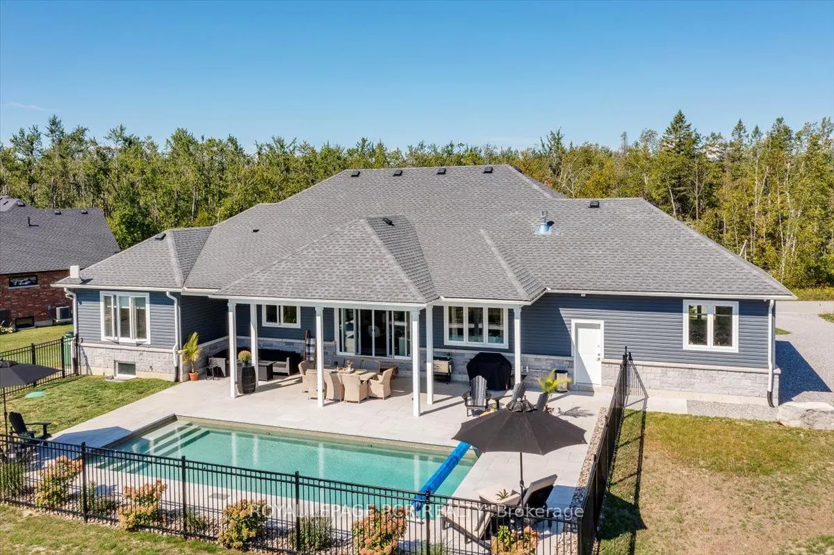 3 Nipigon Street