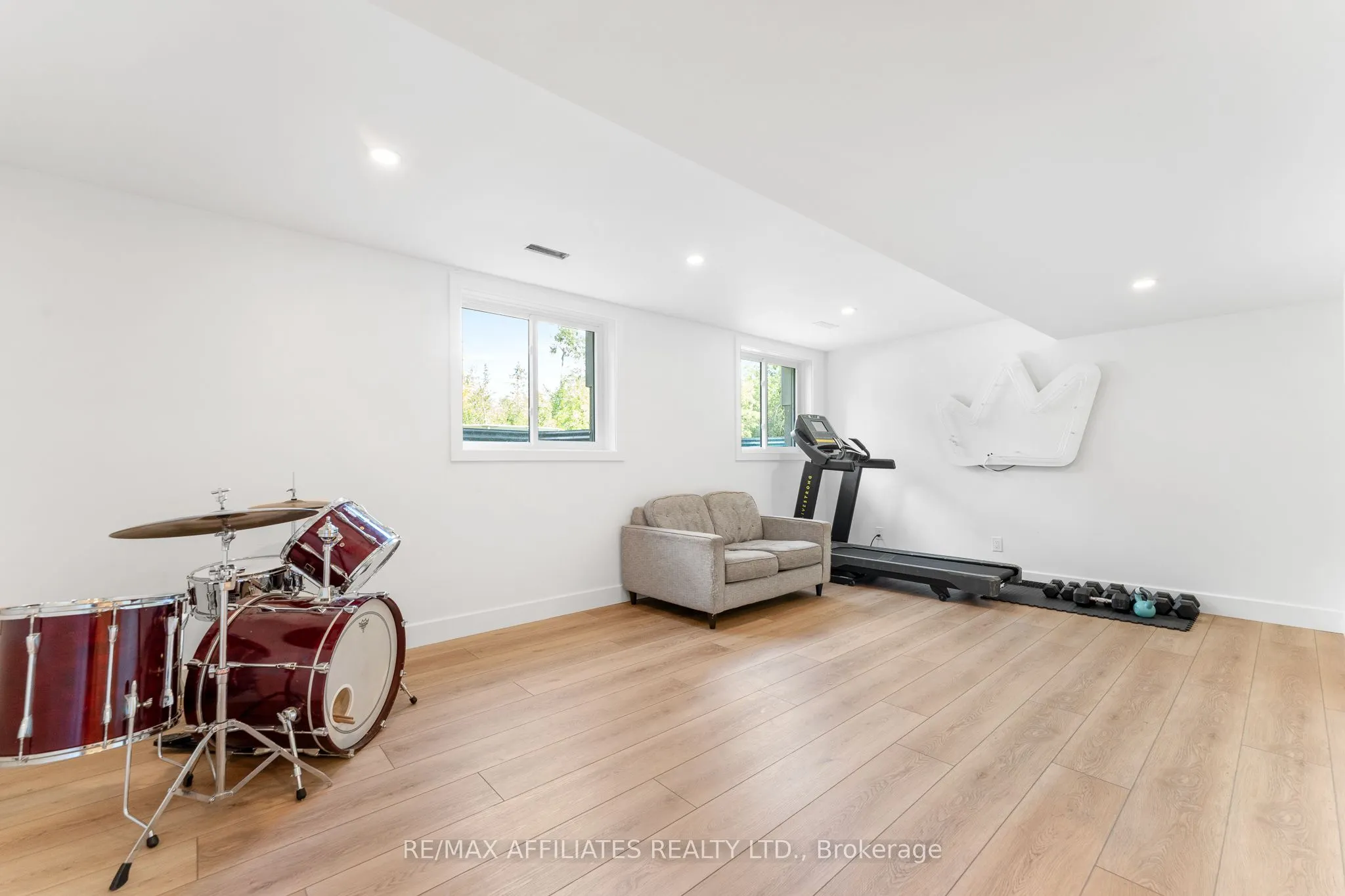 325 RIDGEMONT Drive