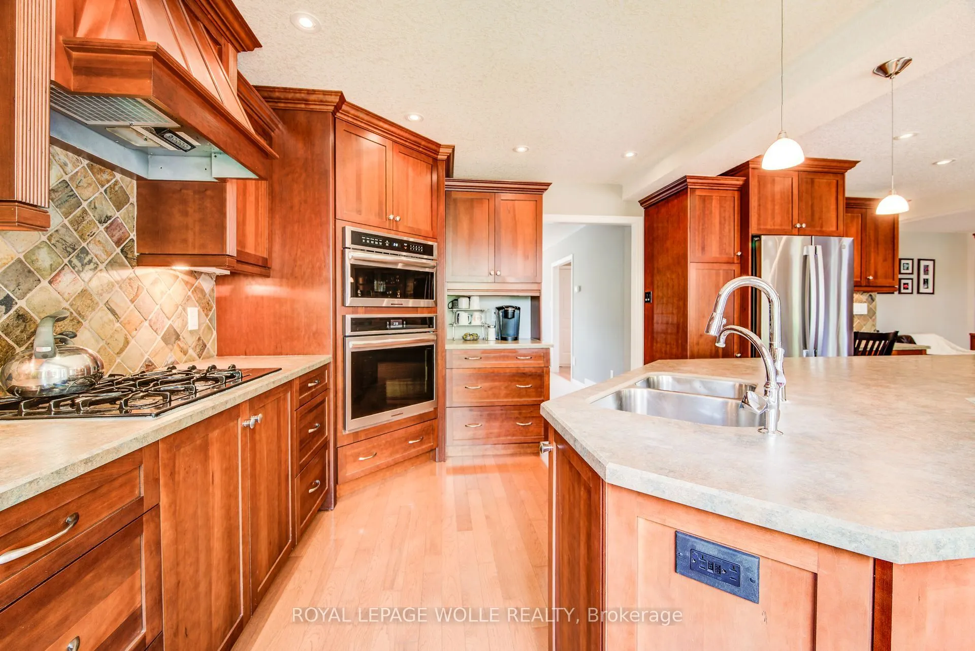 33 Tinatawa Court