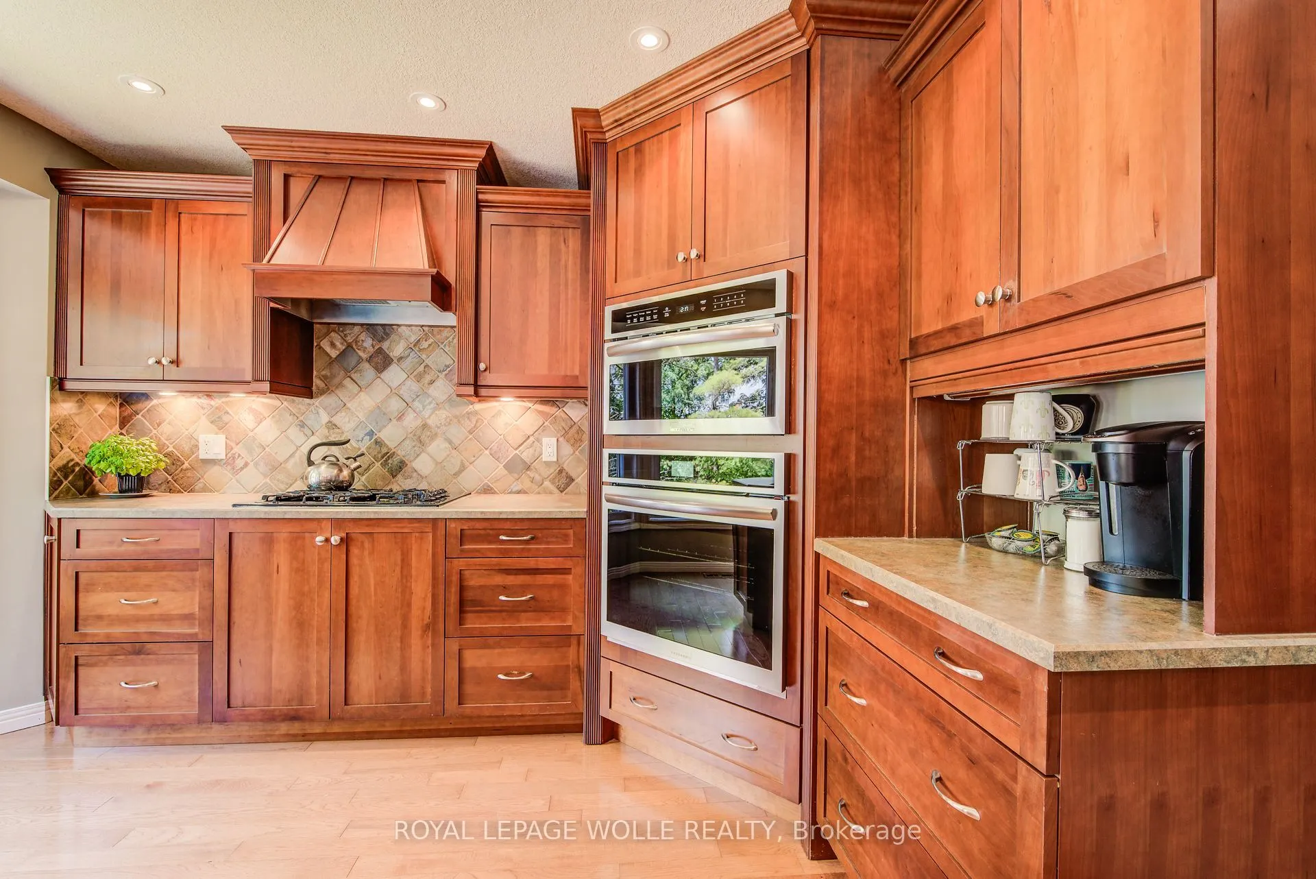 33 Tinatawa Court