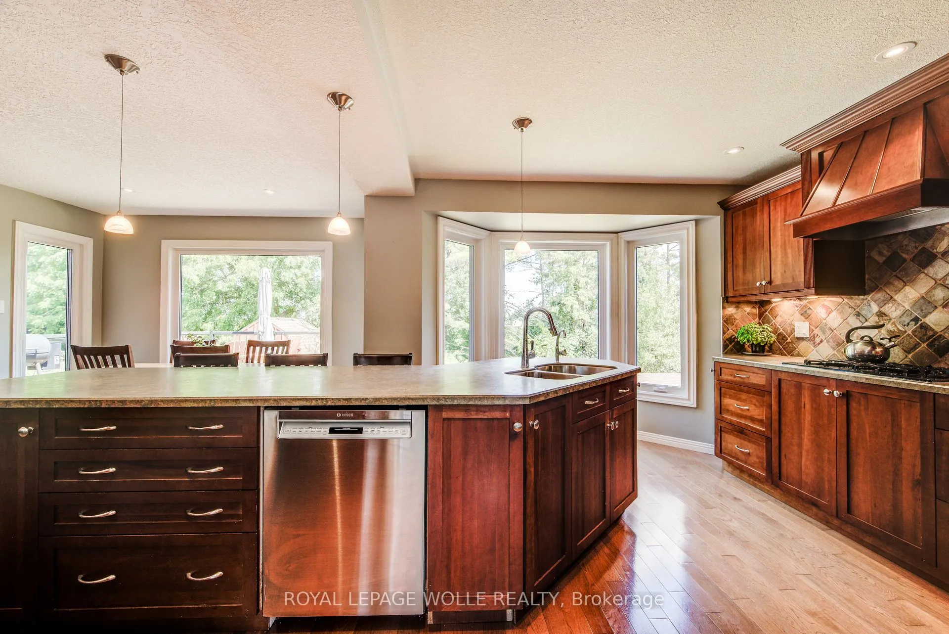 33 Tinatawa Court