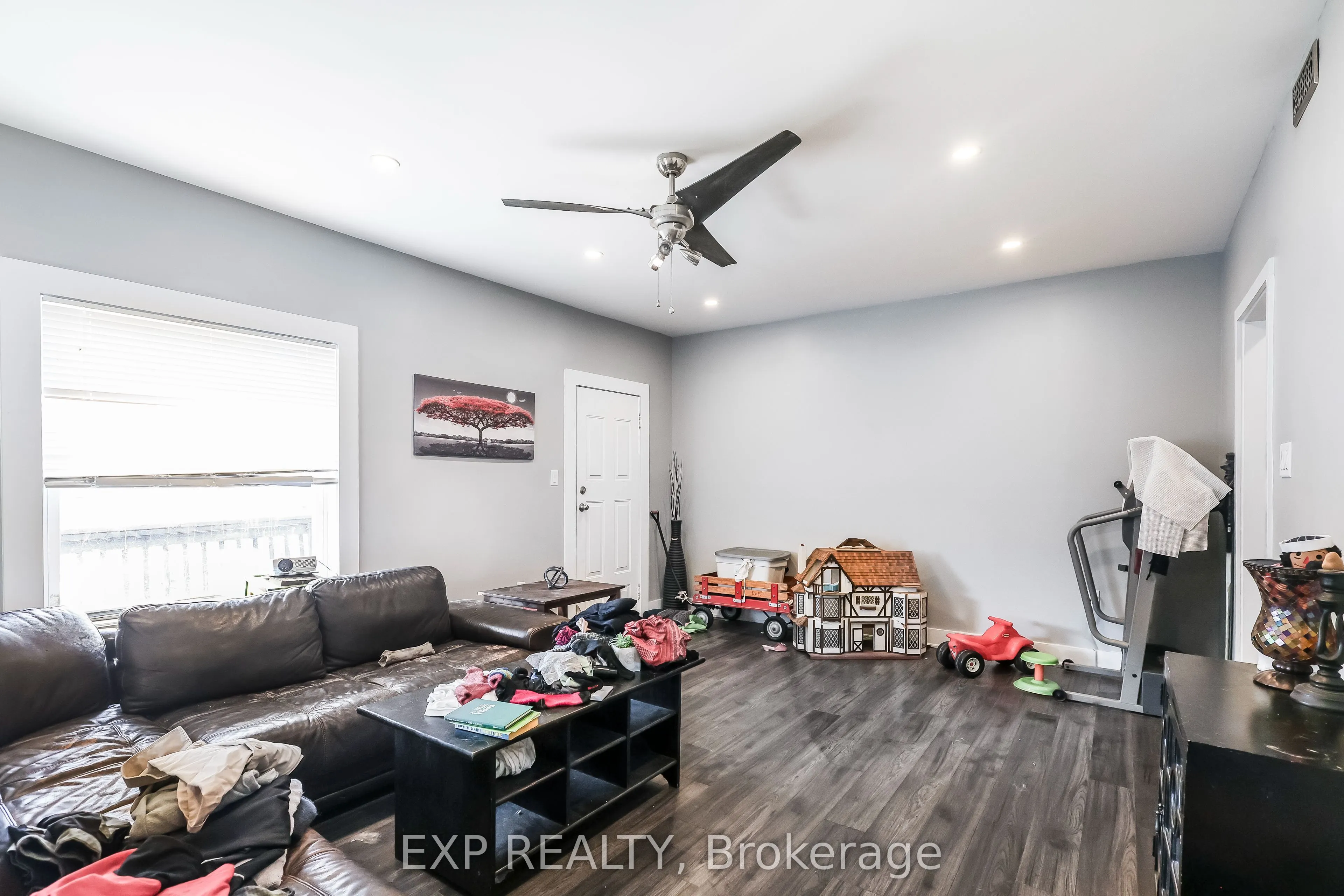 47 Wellington Street S