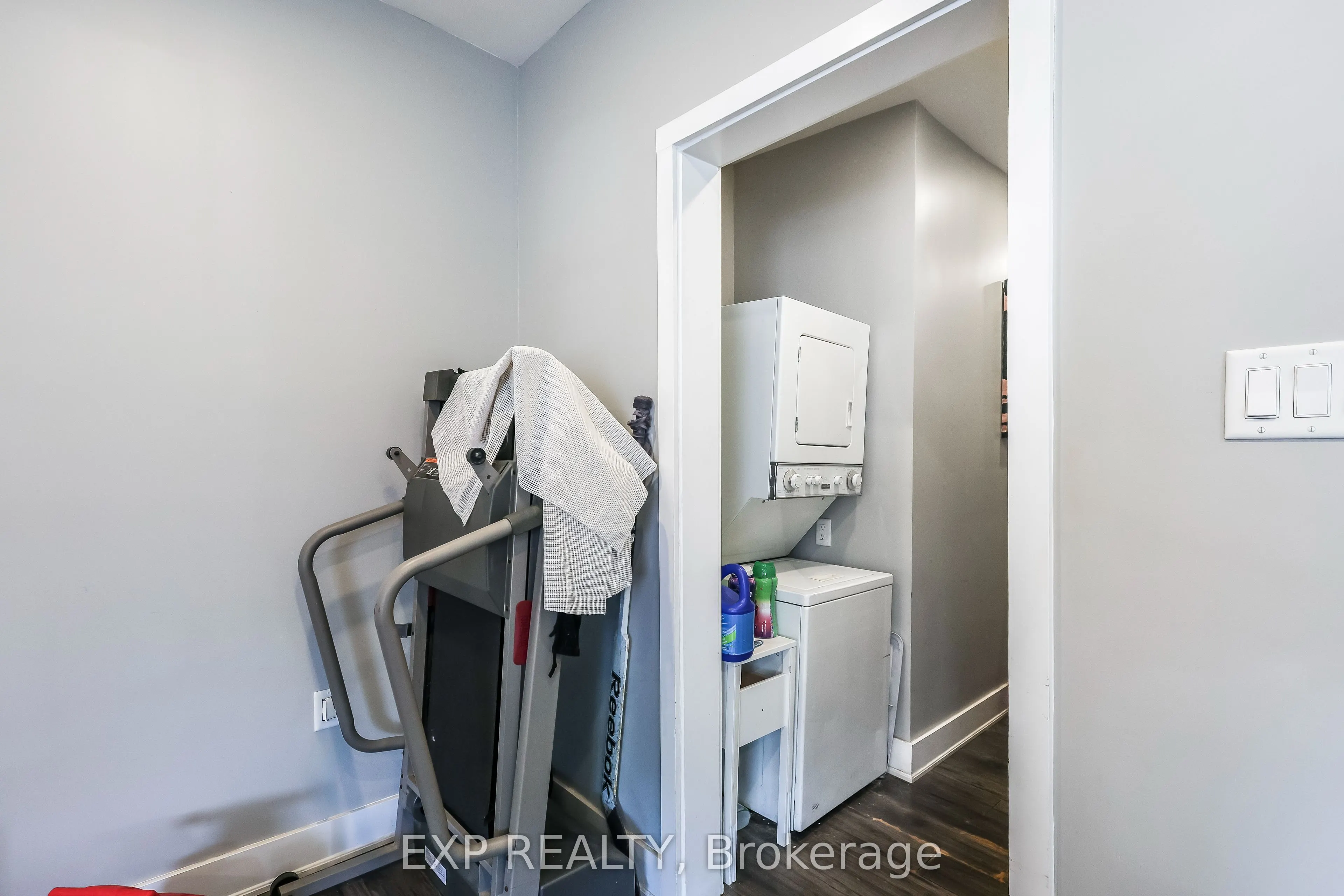 47 Wellington Street S