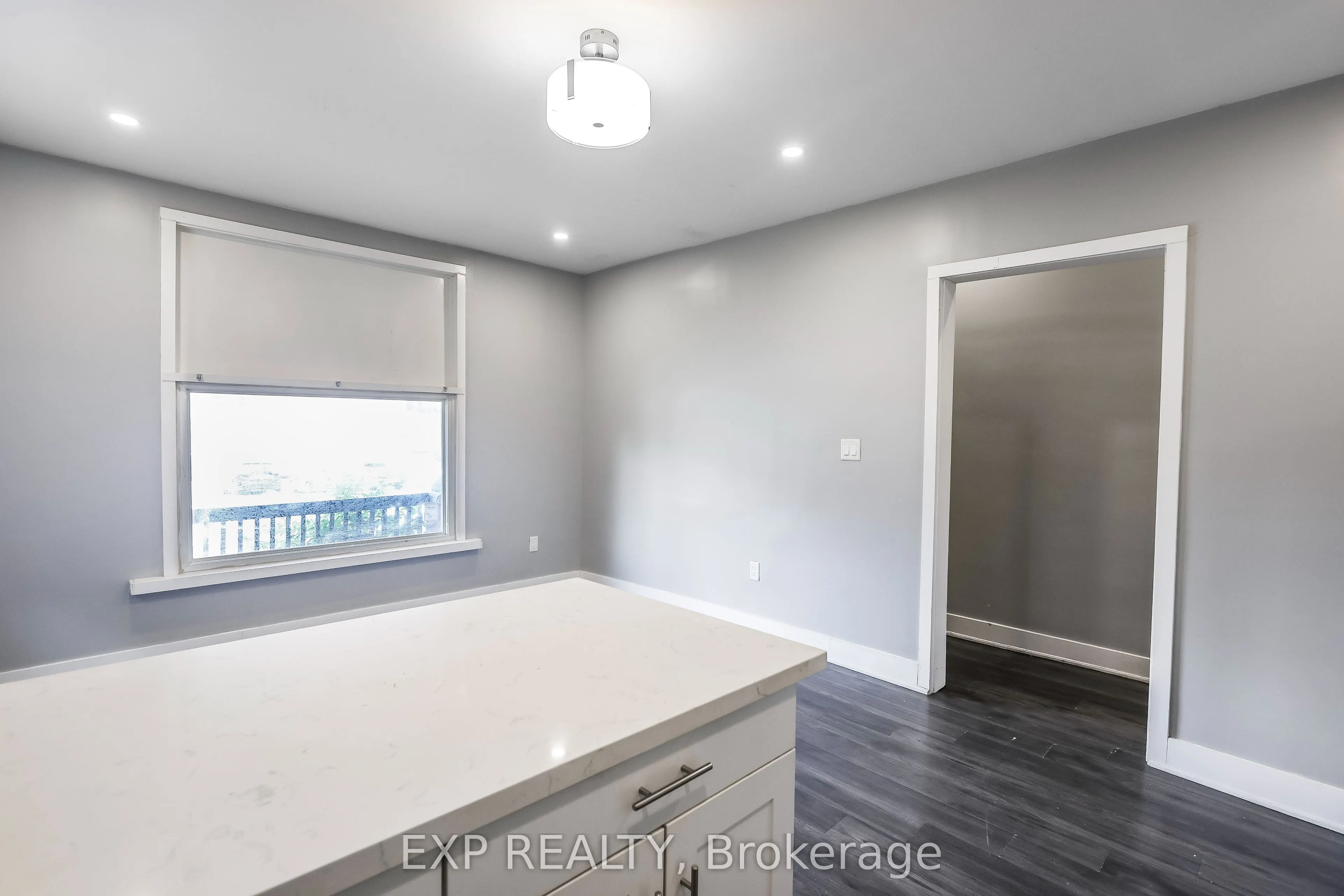 47 Wellington Street S