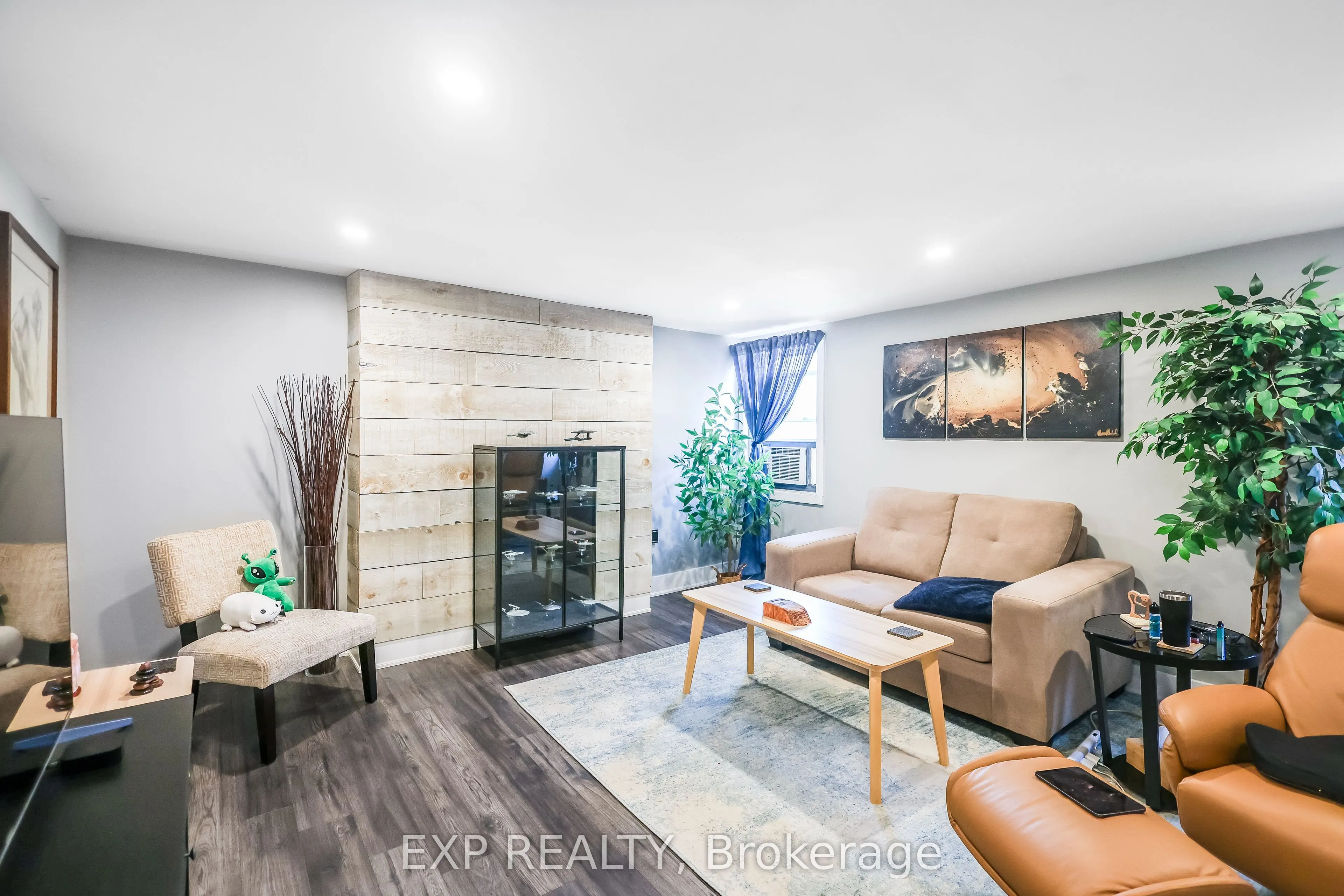 47 Wellington Street S