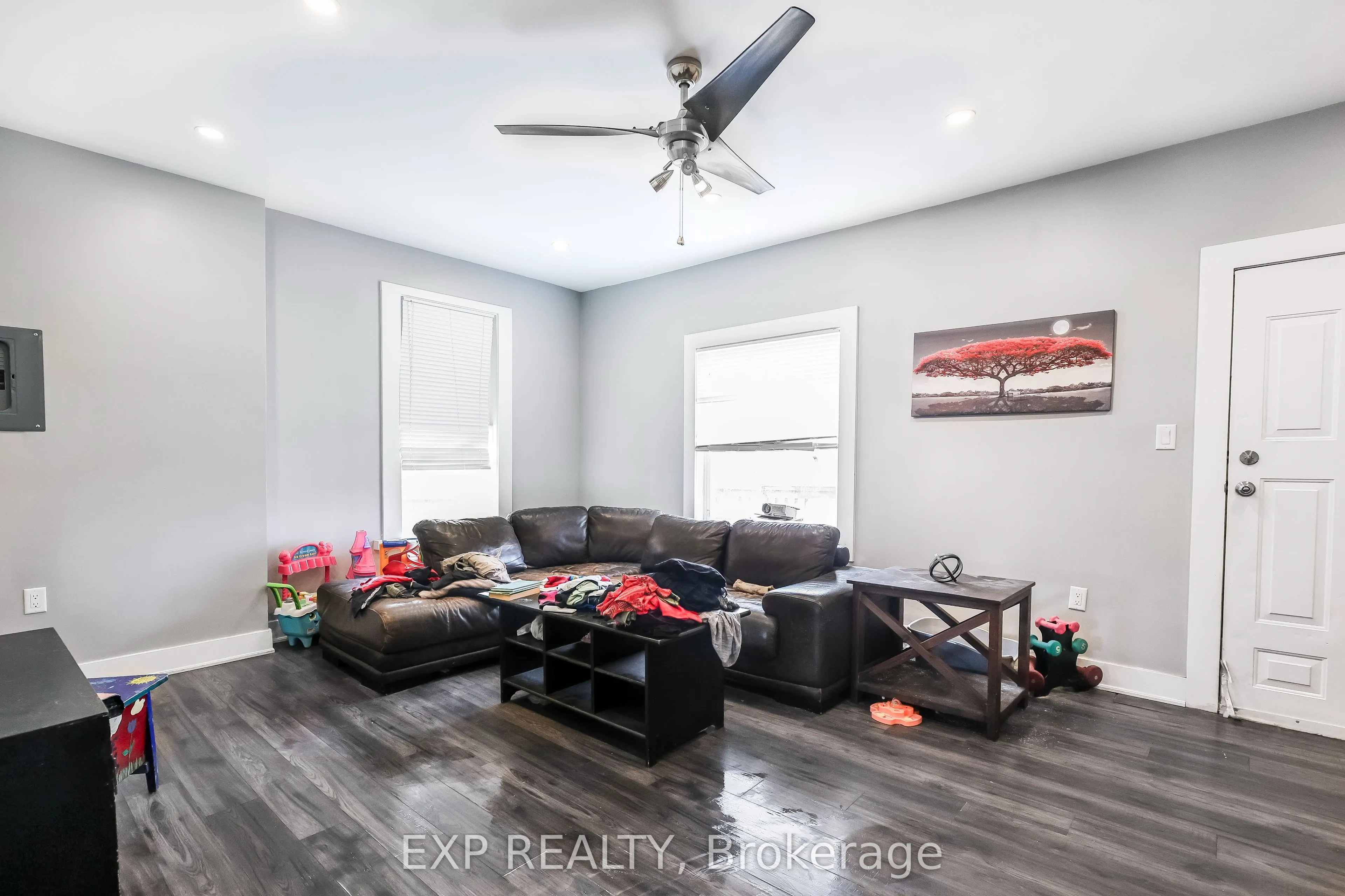 47 Wellington Street S
