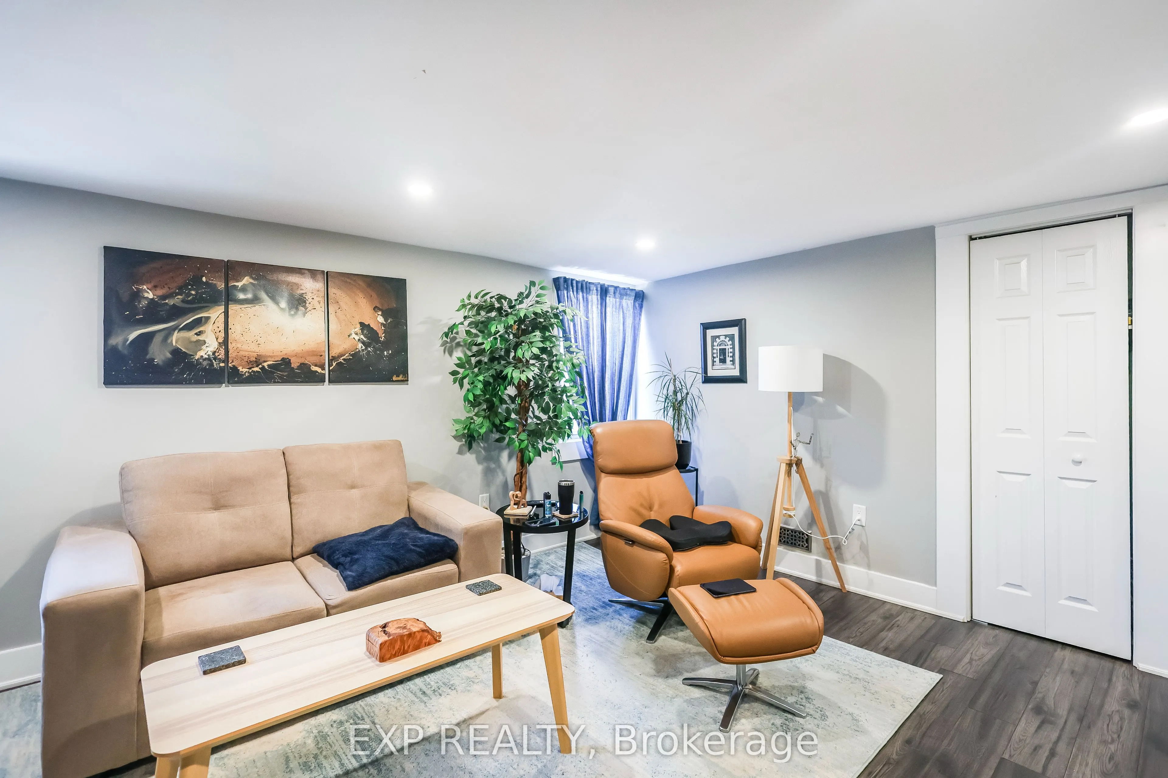 47 Wellington Street S