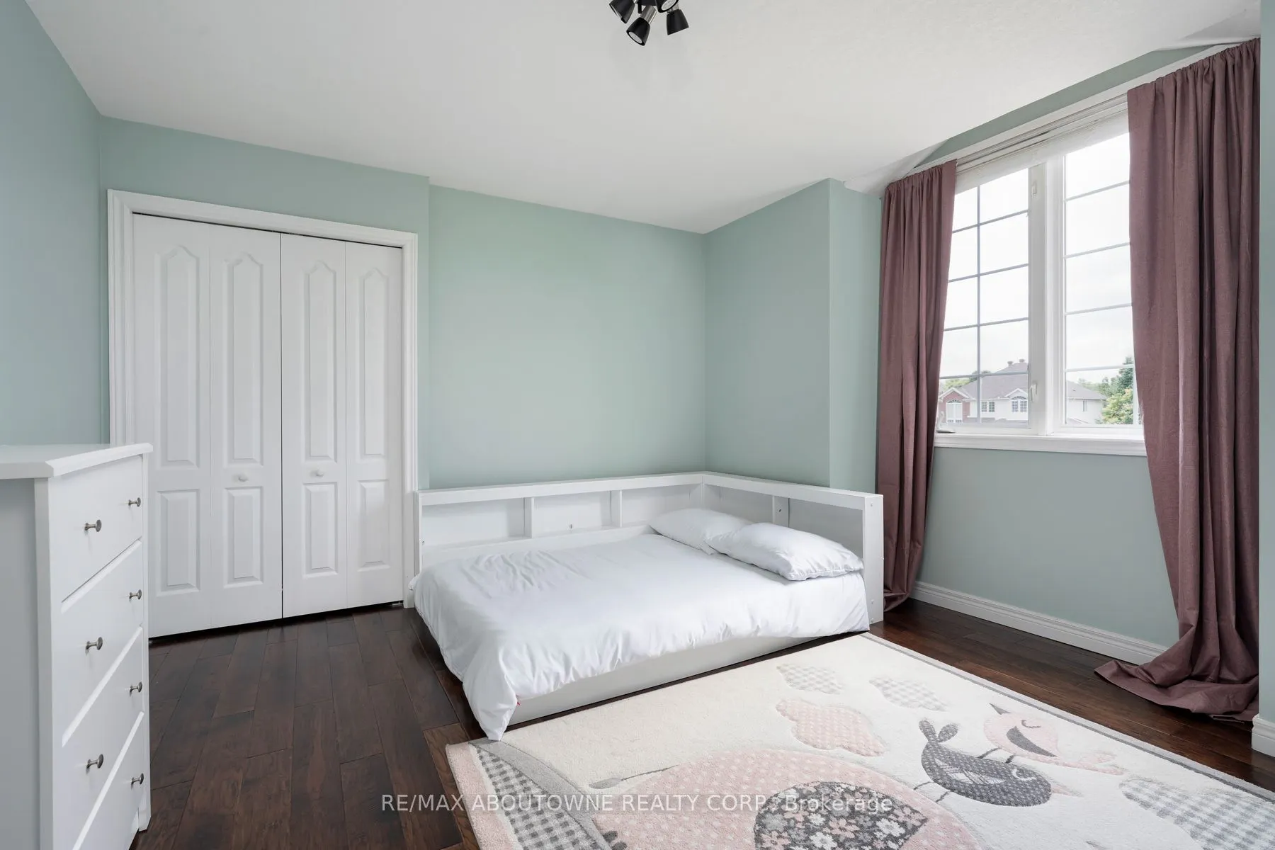 42 Pearwood Court