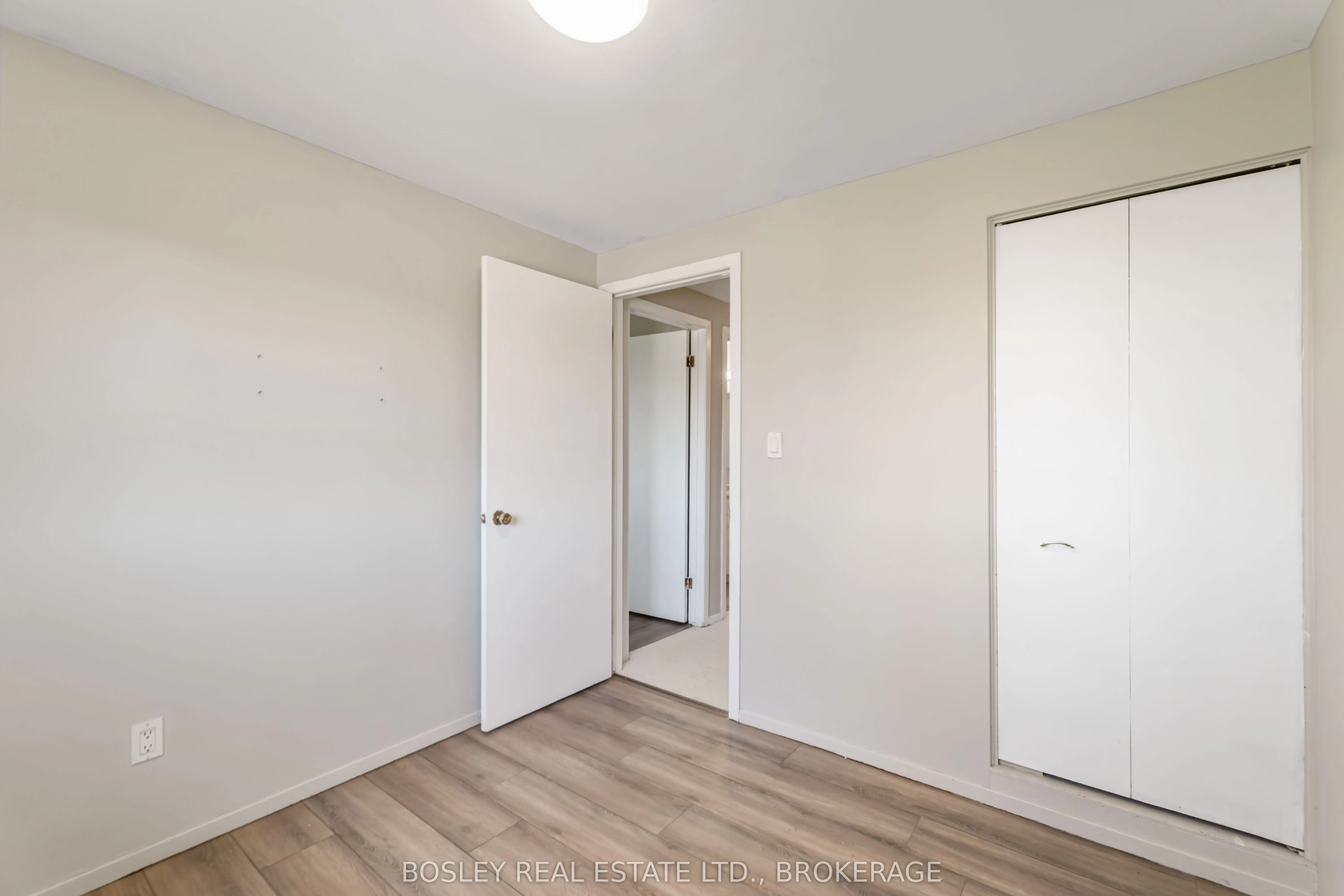2 CRESCENTWOOD Drive