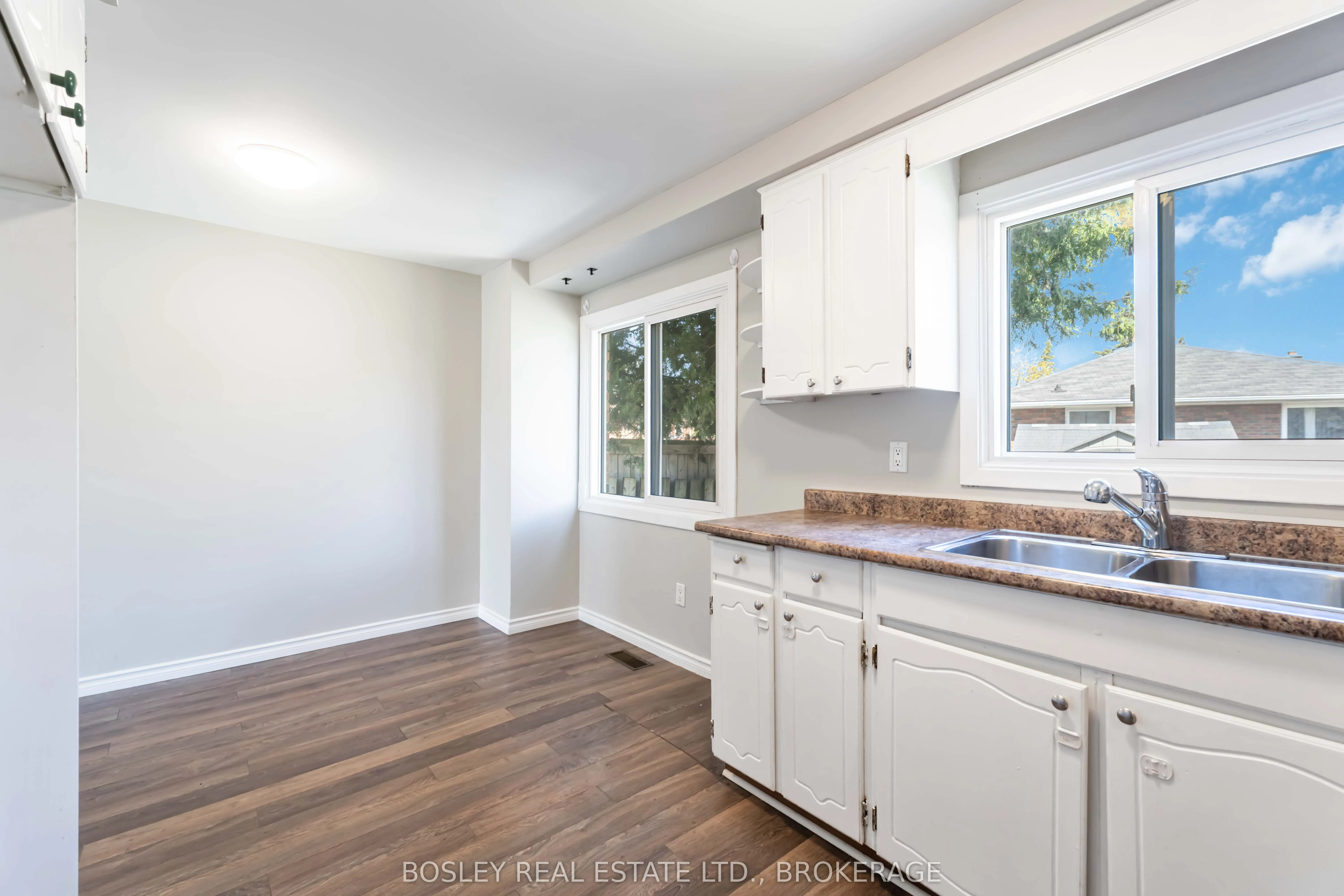 2 CRESCENTWOOD Drive