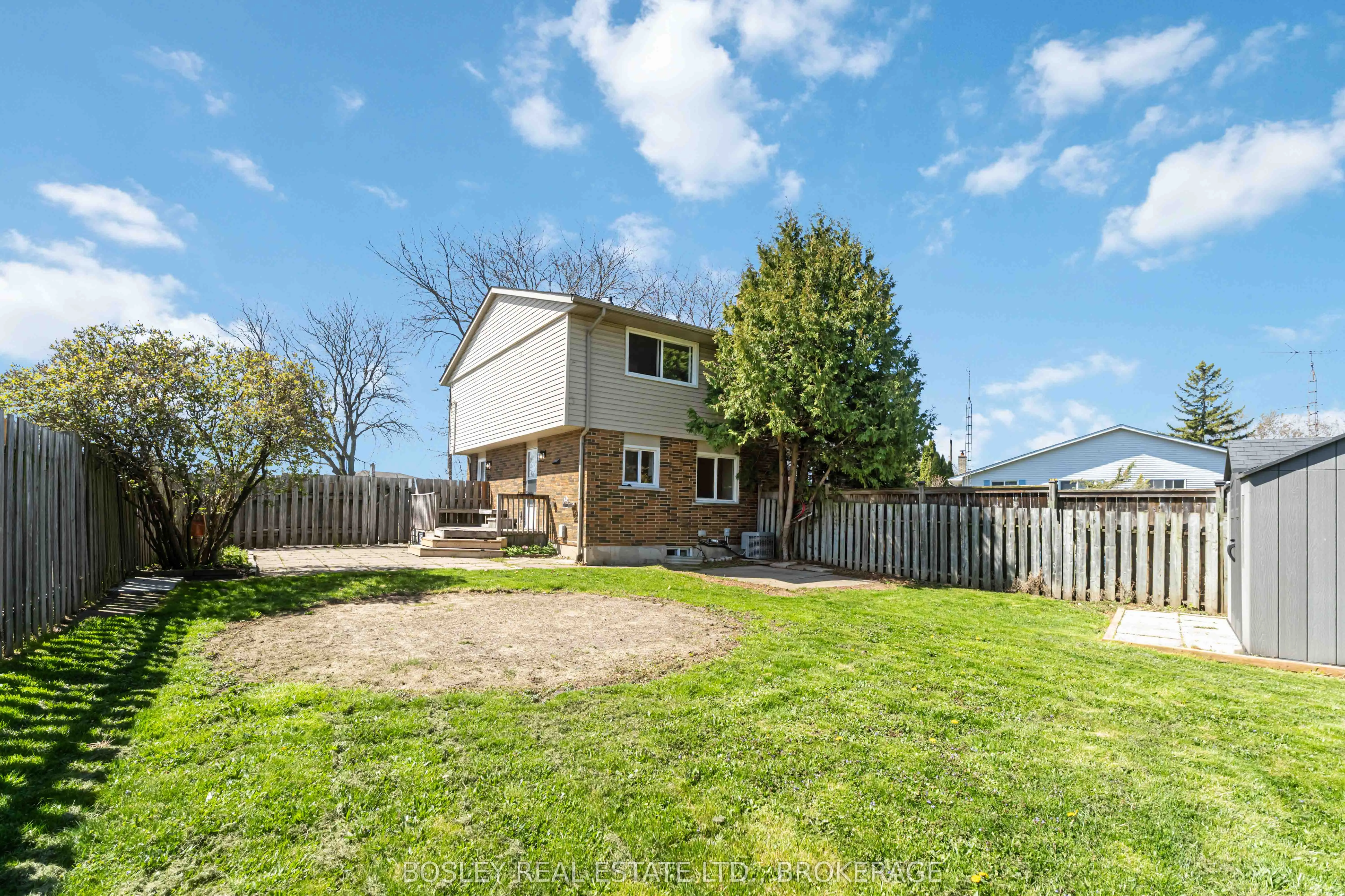 2 CRESCENTWOOD Drive