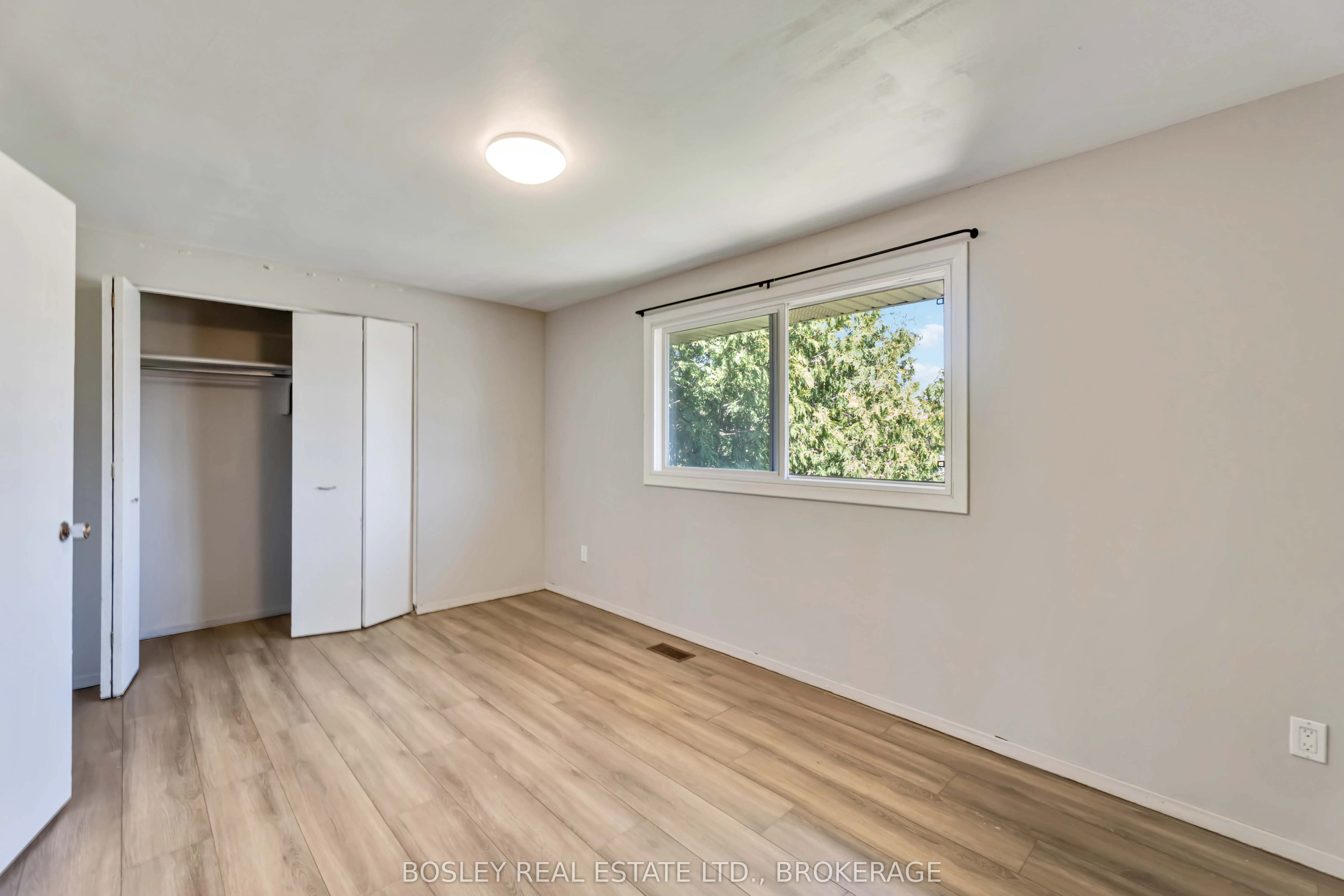 2 CRESCENTWOOD Drive